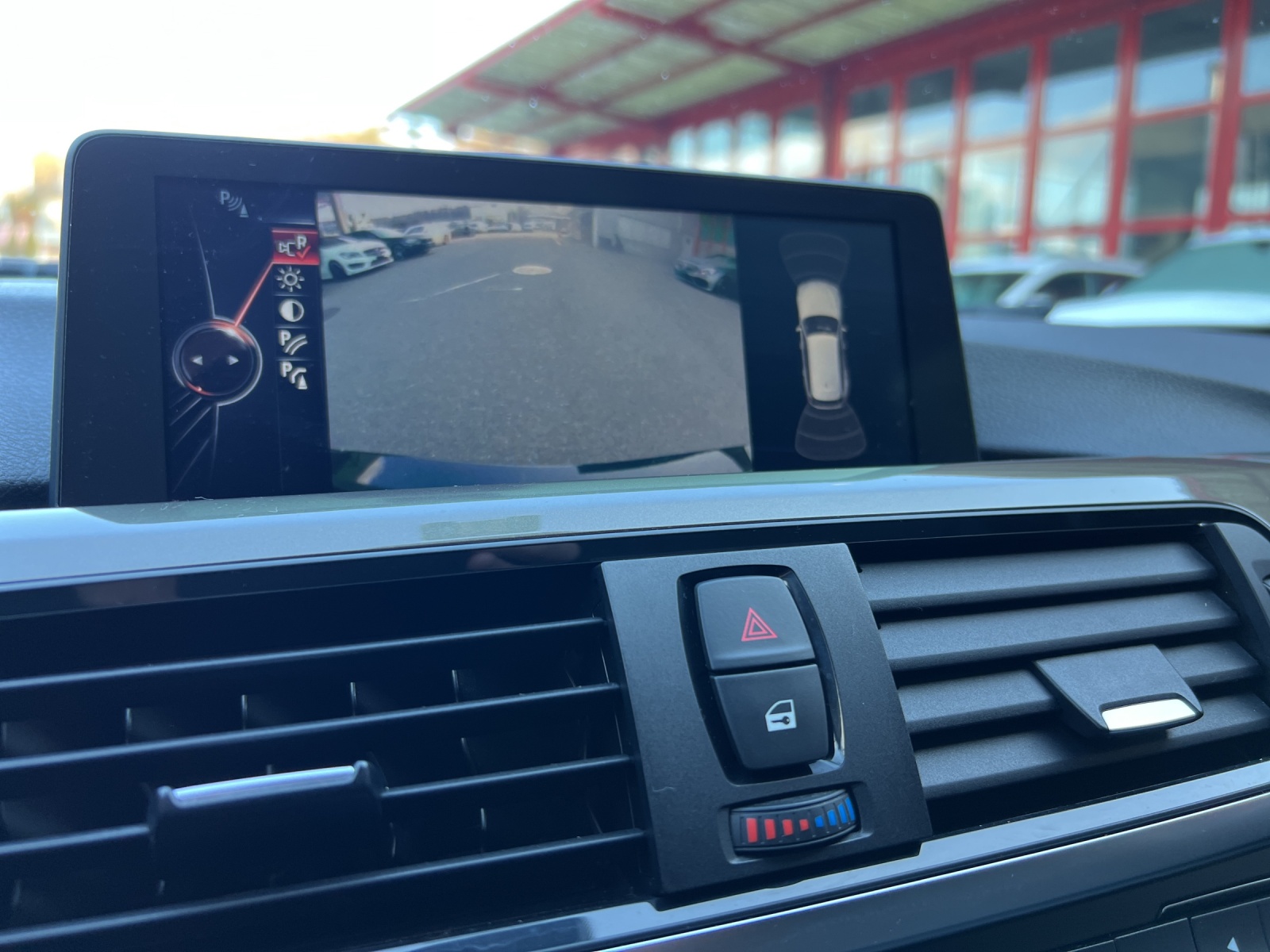 BMW 320d xDrive Touring Modern Line Steptronic-image-16
