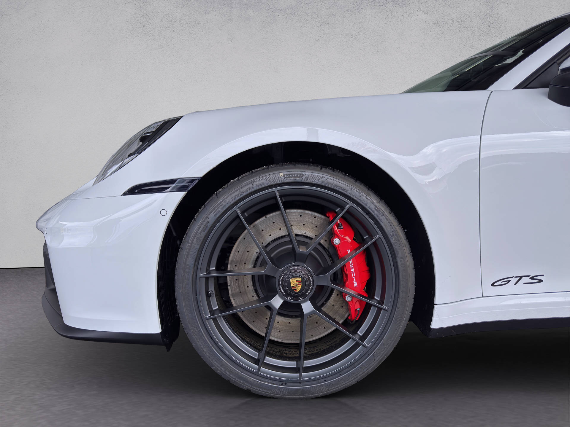 PORSCHE 911 Carrera 4 GTS Cabriolet-image-13