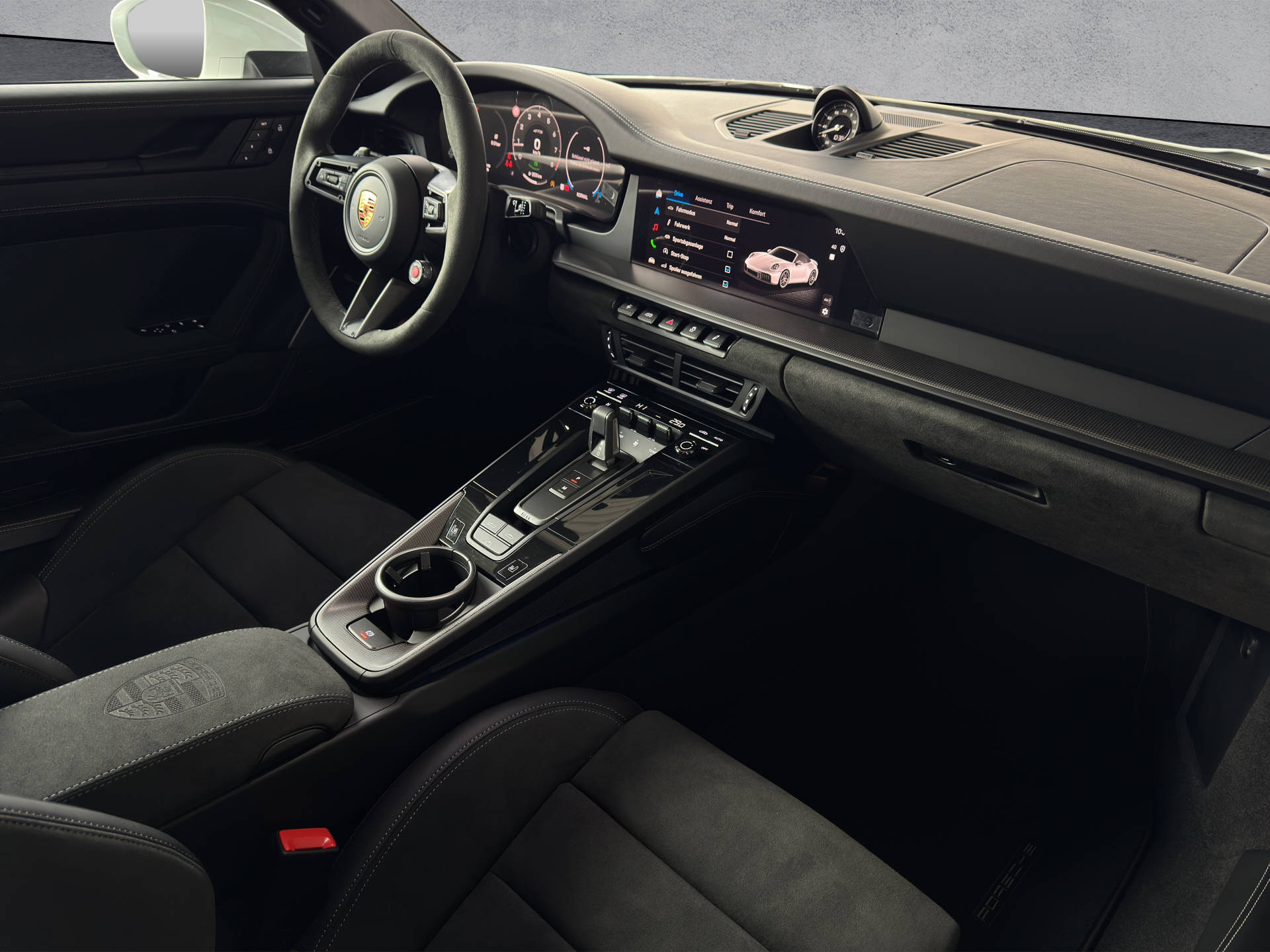 PORSCHE 911 Carrera 4 GTS Cabriolet-image-8