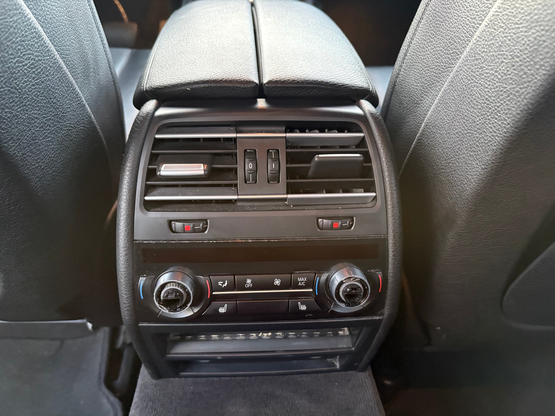 BMW 730d xDrive-image-14