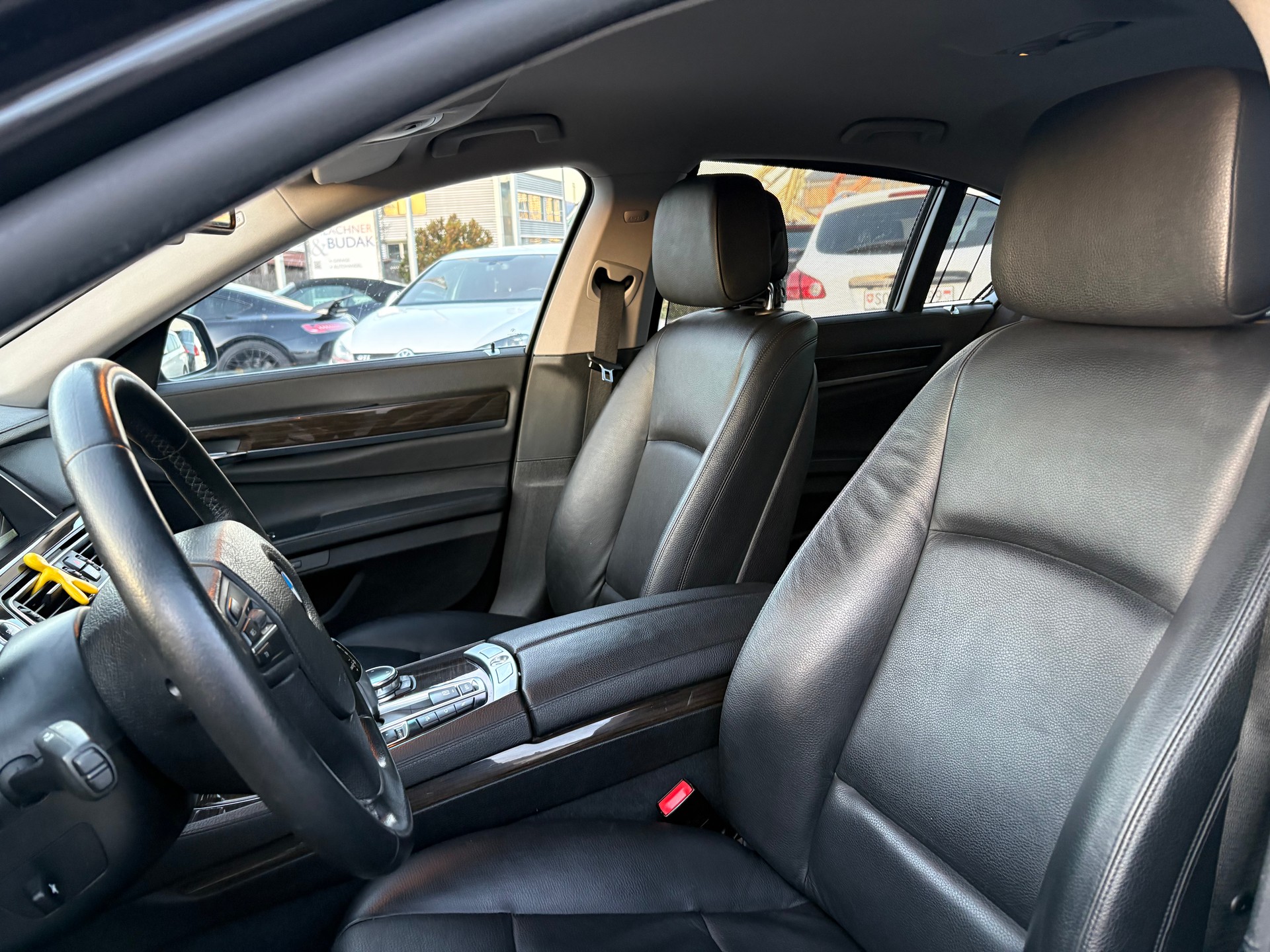 BMW 730d xDrive-image-10
