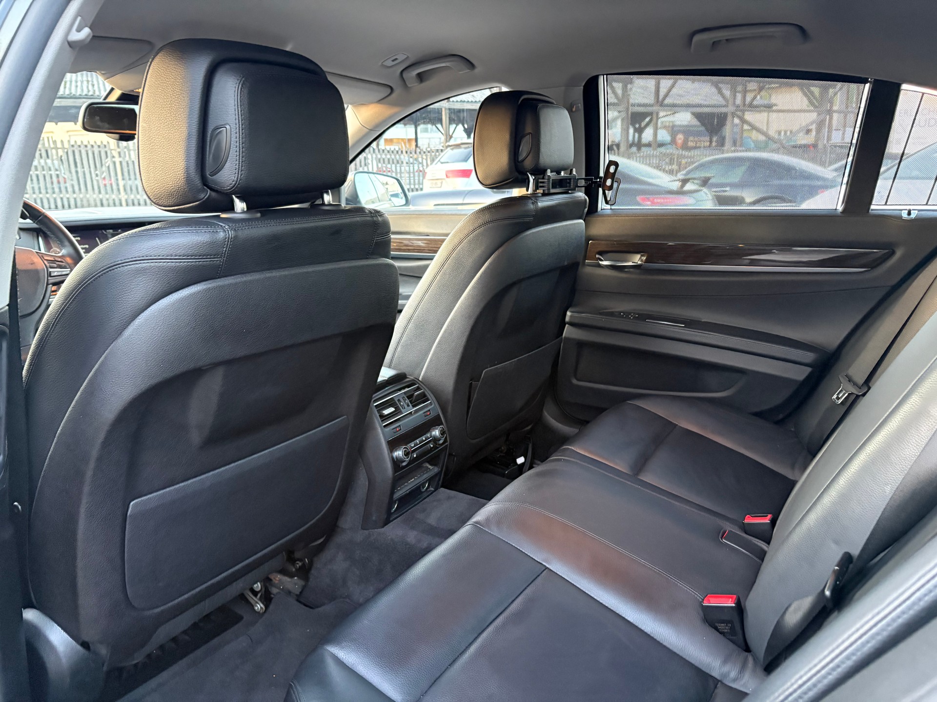 BMW 730d xDrive-image-11
