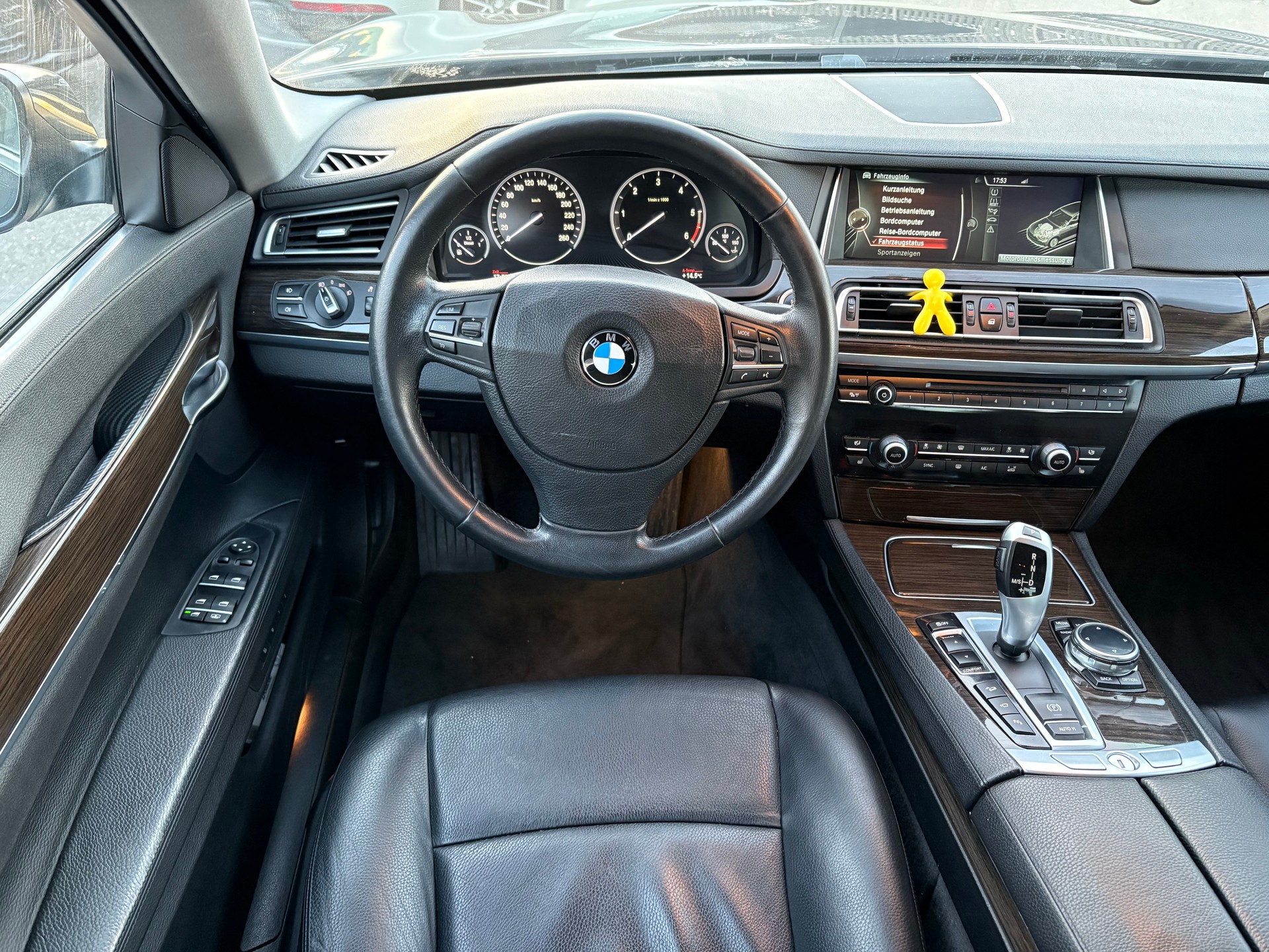 BMW 730d xDrive-image-8