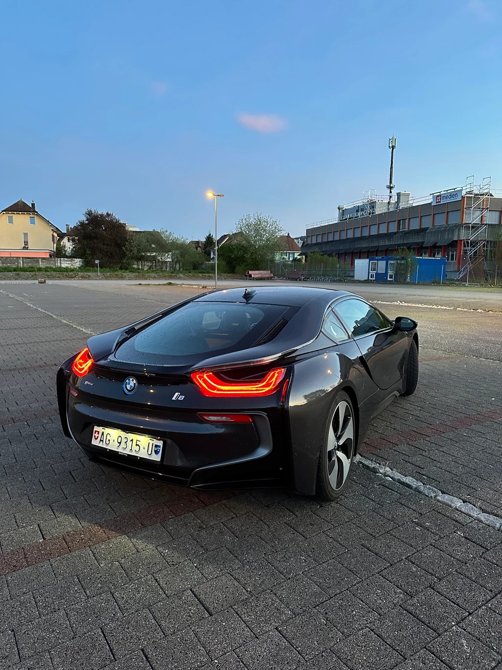 BMW i8 Coupé-image-2