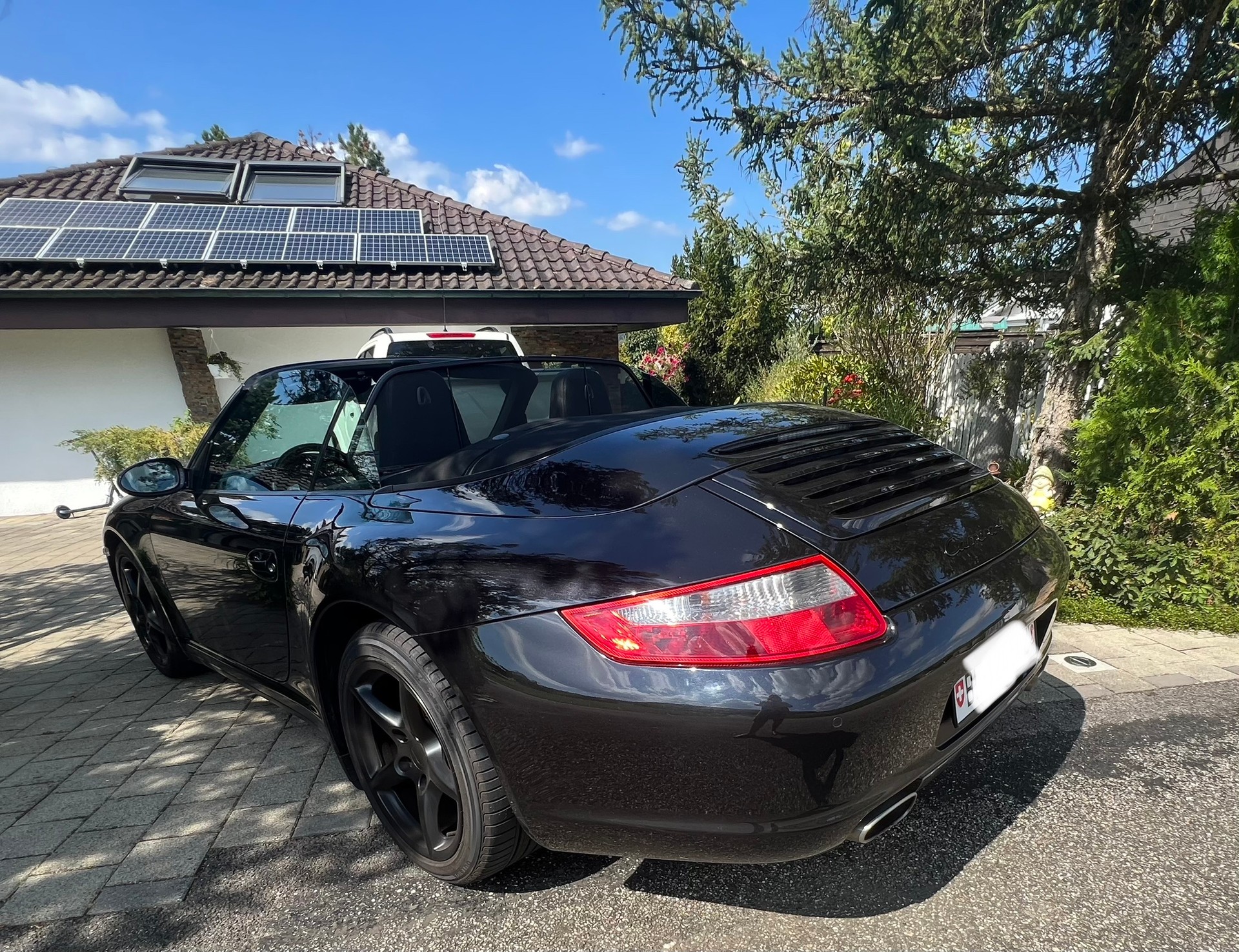 PORSCHE 911 Cabrio Carrera 4-image-1
