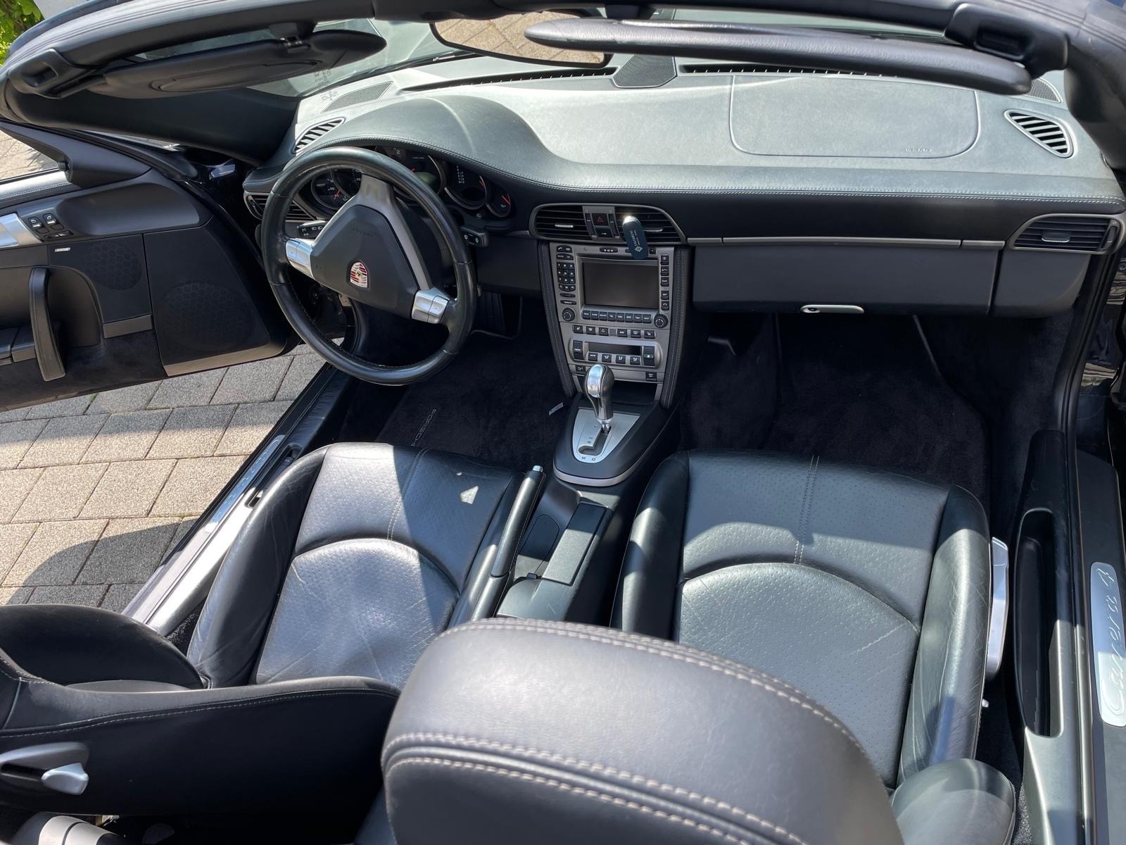 PORSCHE 911 Cabrio Carrera 4-image-2