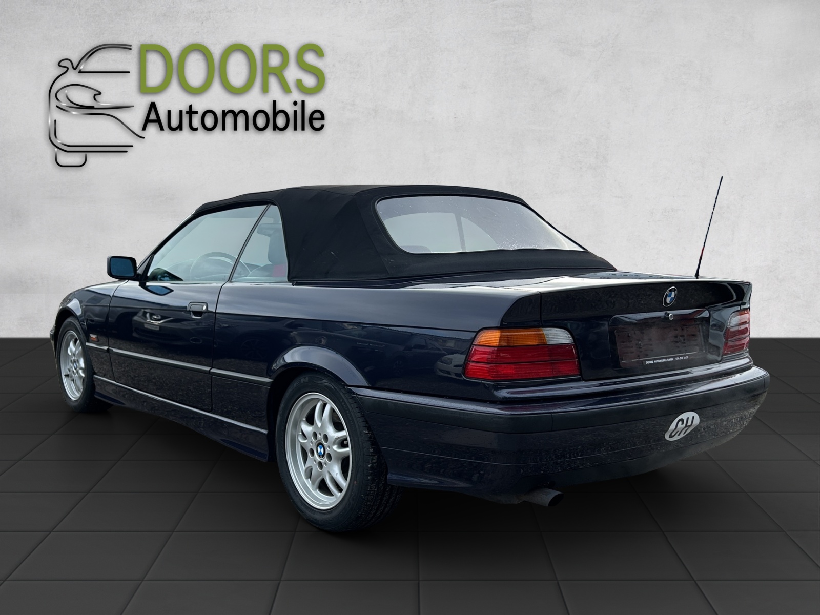 BMW 320i Cabrio-image-5