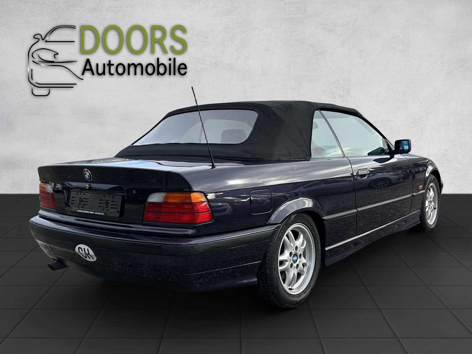 BMW 320i Cabrio-image-3