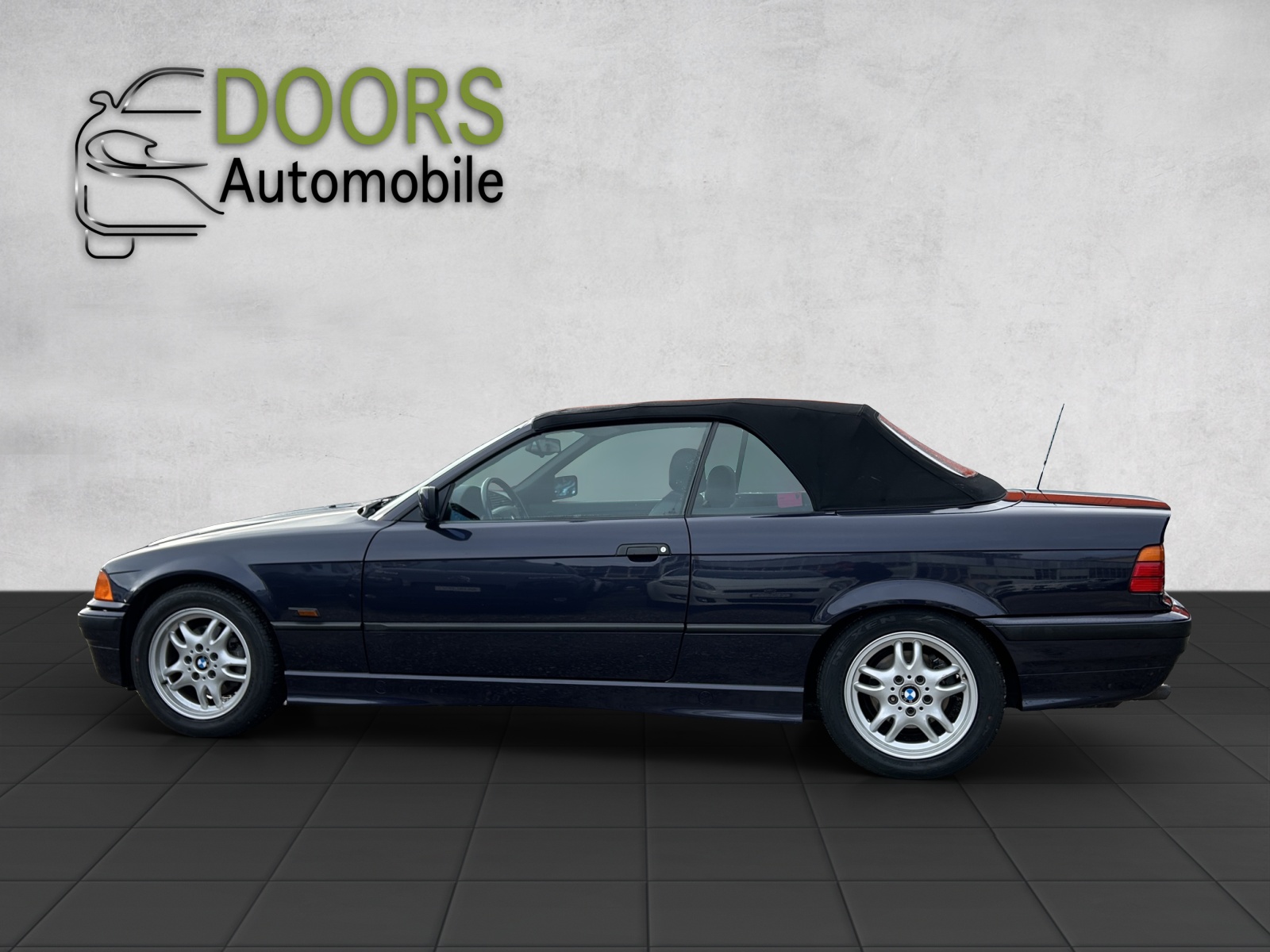 BMW 320i Cabrio-image-6