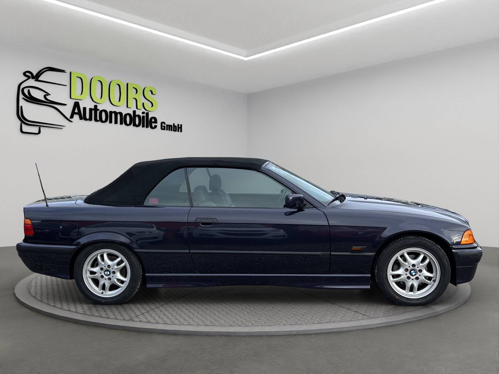 BMW 320i Cabrio-image-7