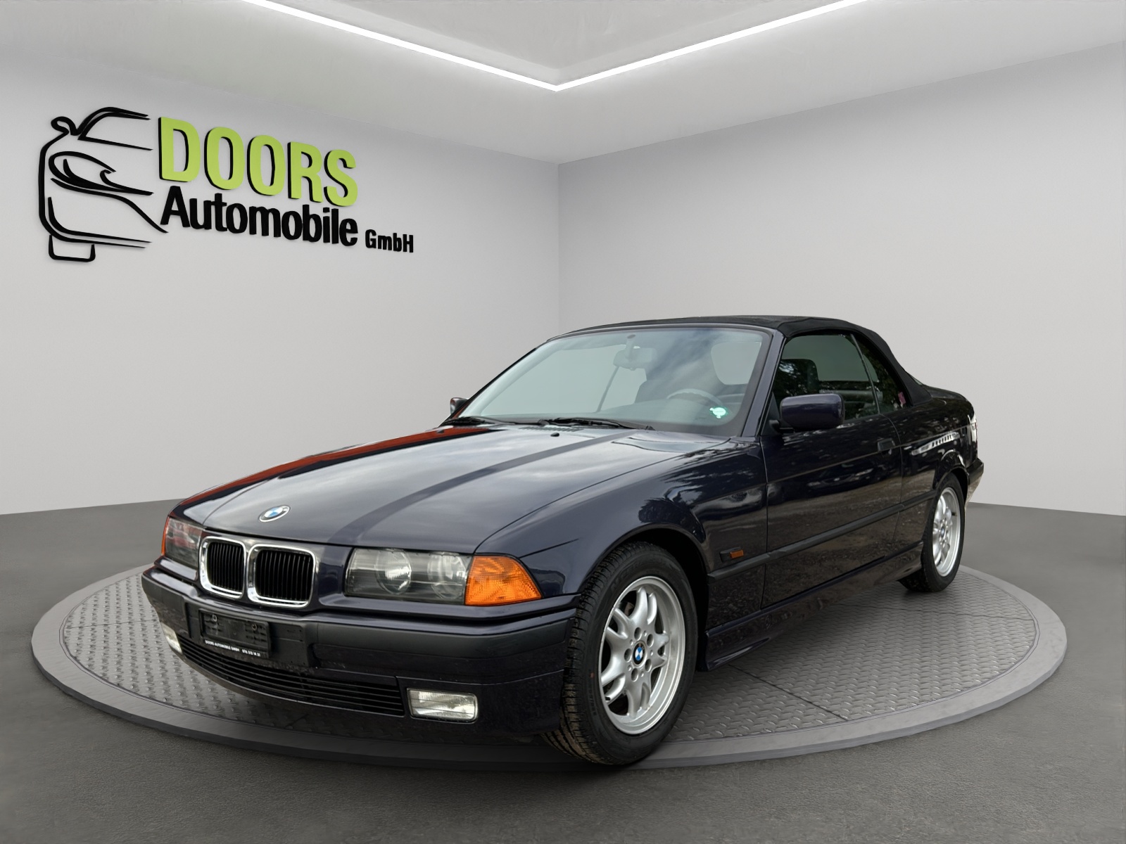 BMW 320i Cabrio-image-2
