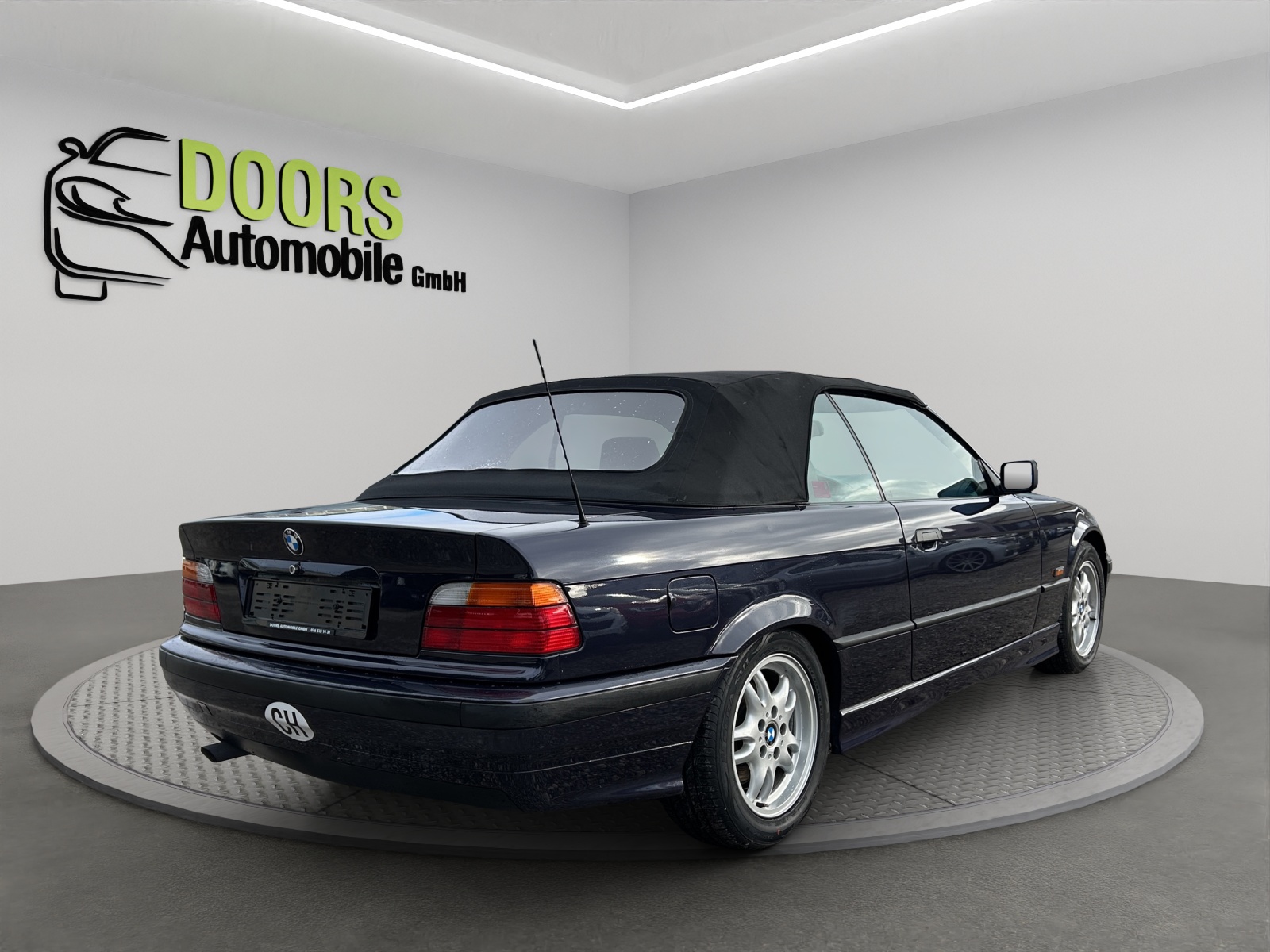 BMW 320i Cabrio-image-3