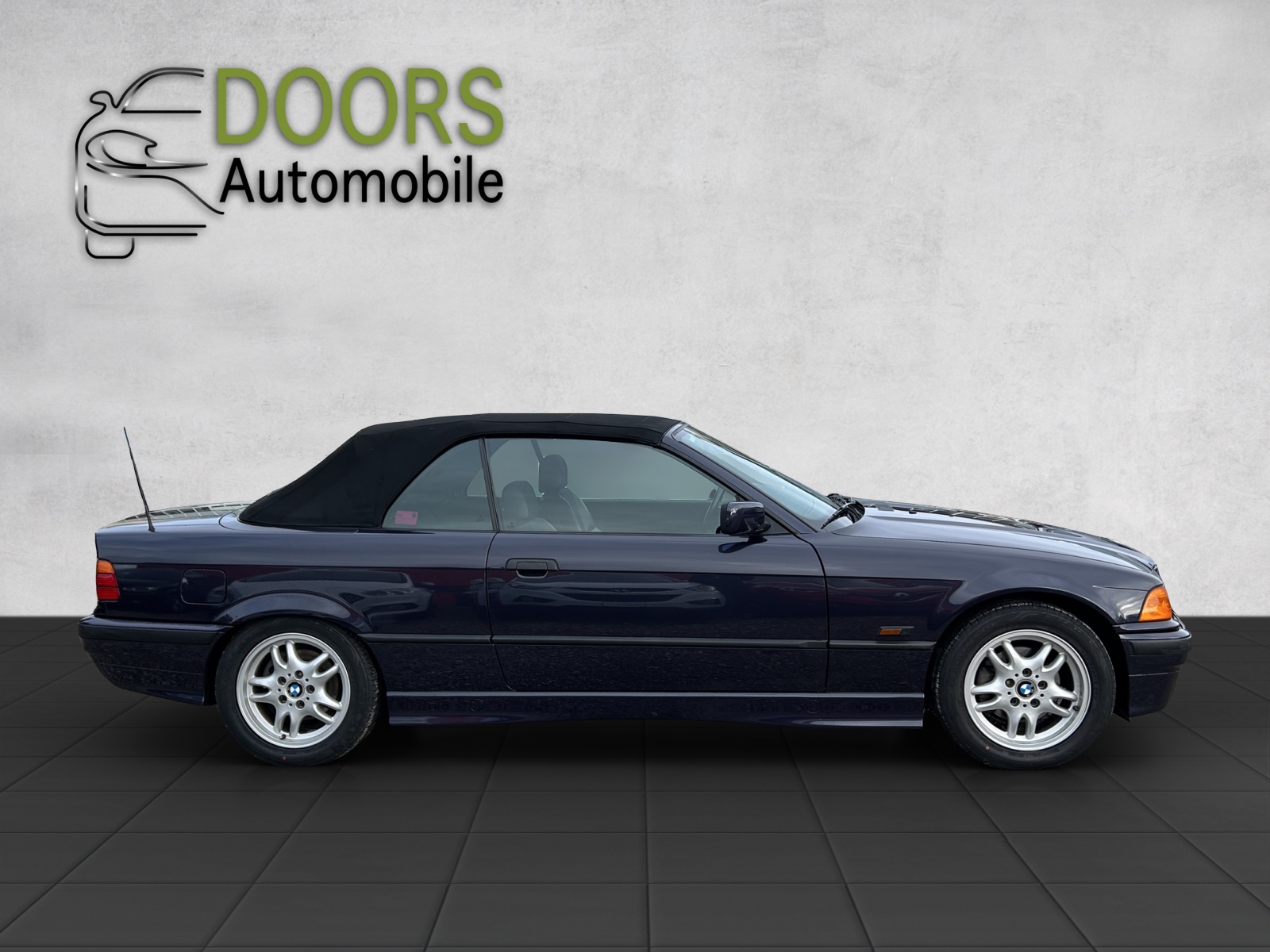 BMW 320i Cabrio-image-7