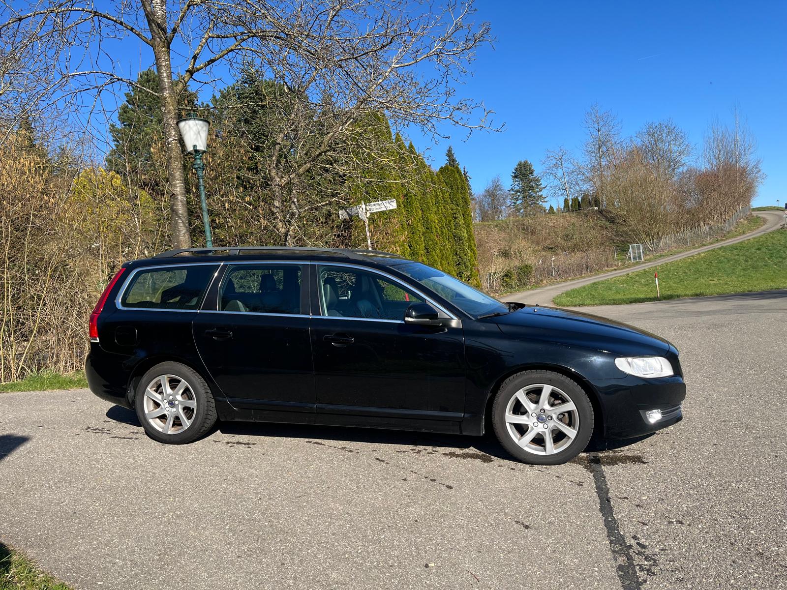 VOLVO V70 D2 Kinetic Dynamic Edition-image-3