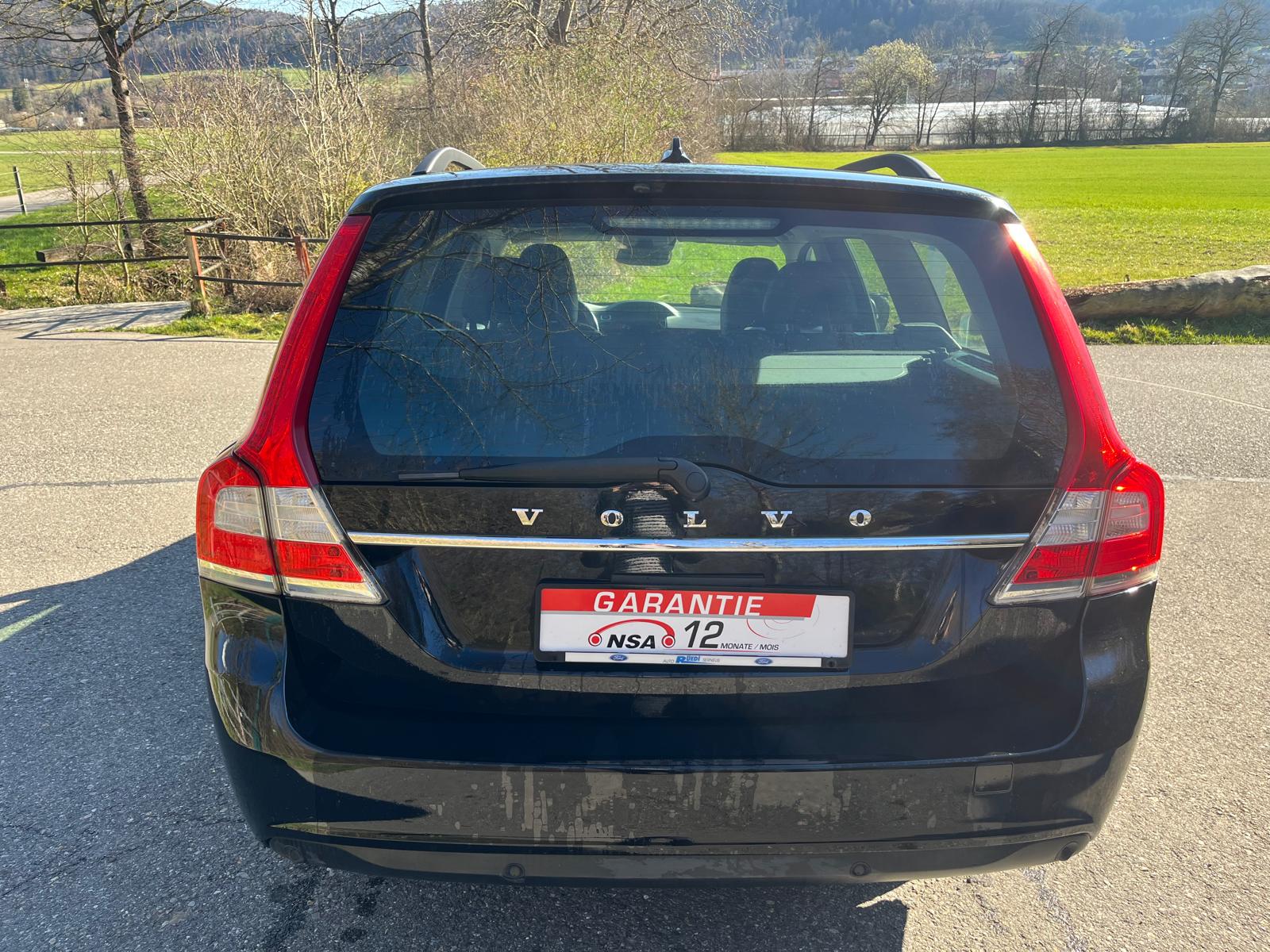 VOLVO V70 D2 Kinetic Dynamic Edition-image-6