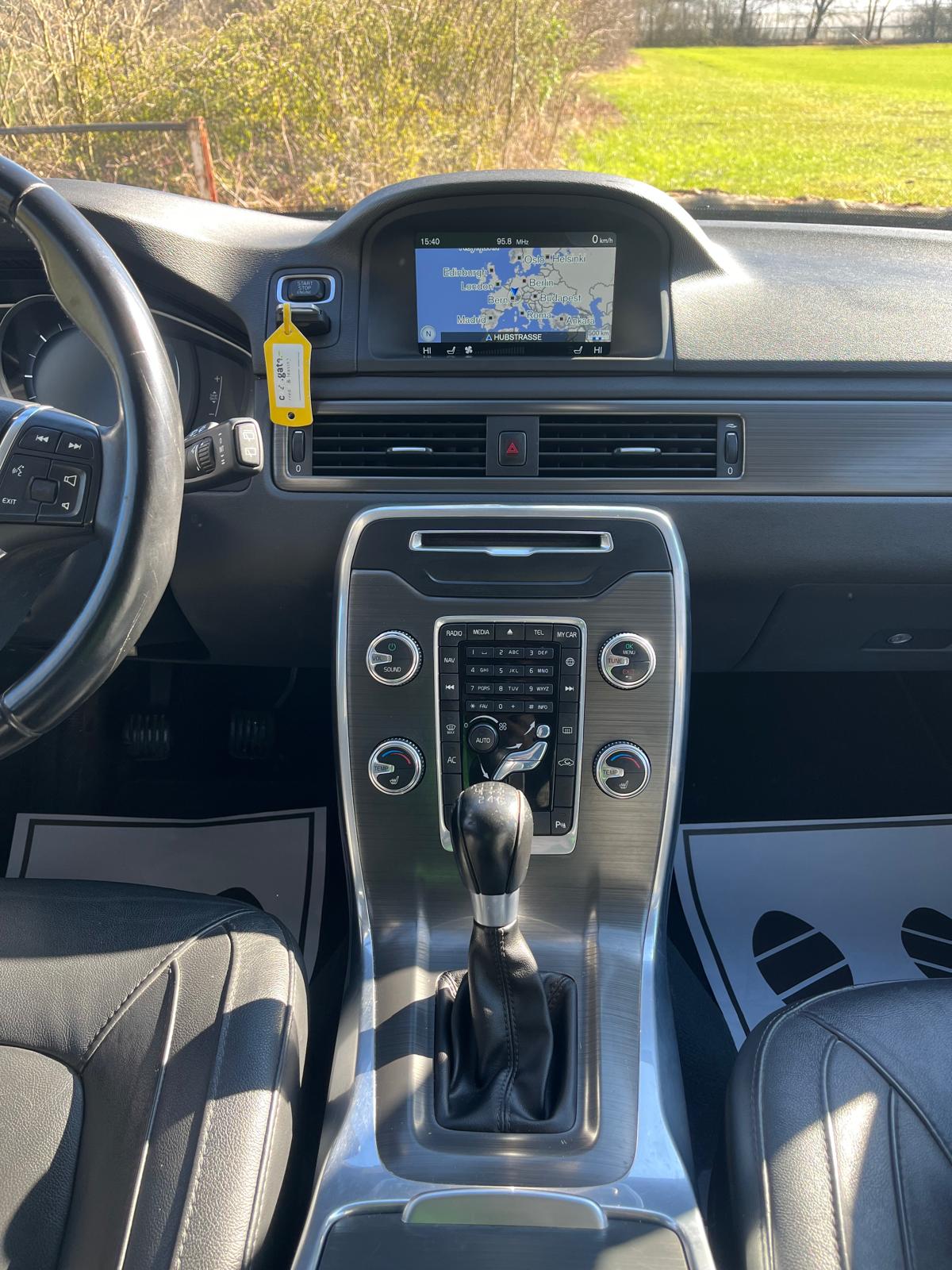 VOLVO V70 D2 Kinetic Dynamic Edition-image-10