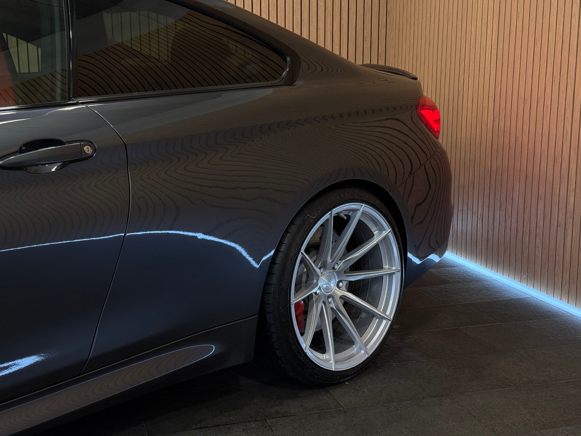 BMW M4 Coupé Competition DKG *AVERSUS 20"*-image-3