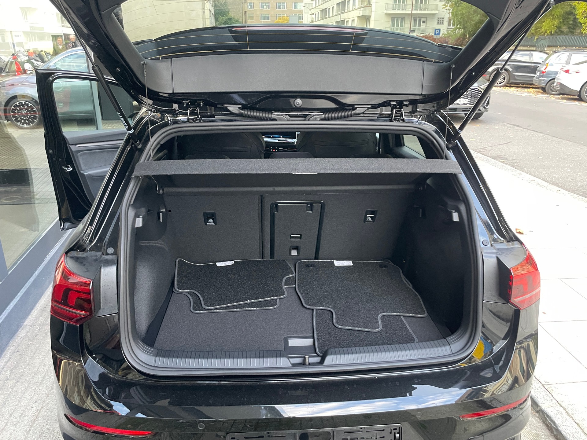 VW Golf 1.5 e TSI R-Line DSG-image-9