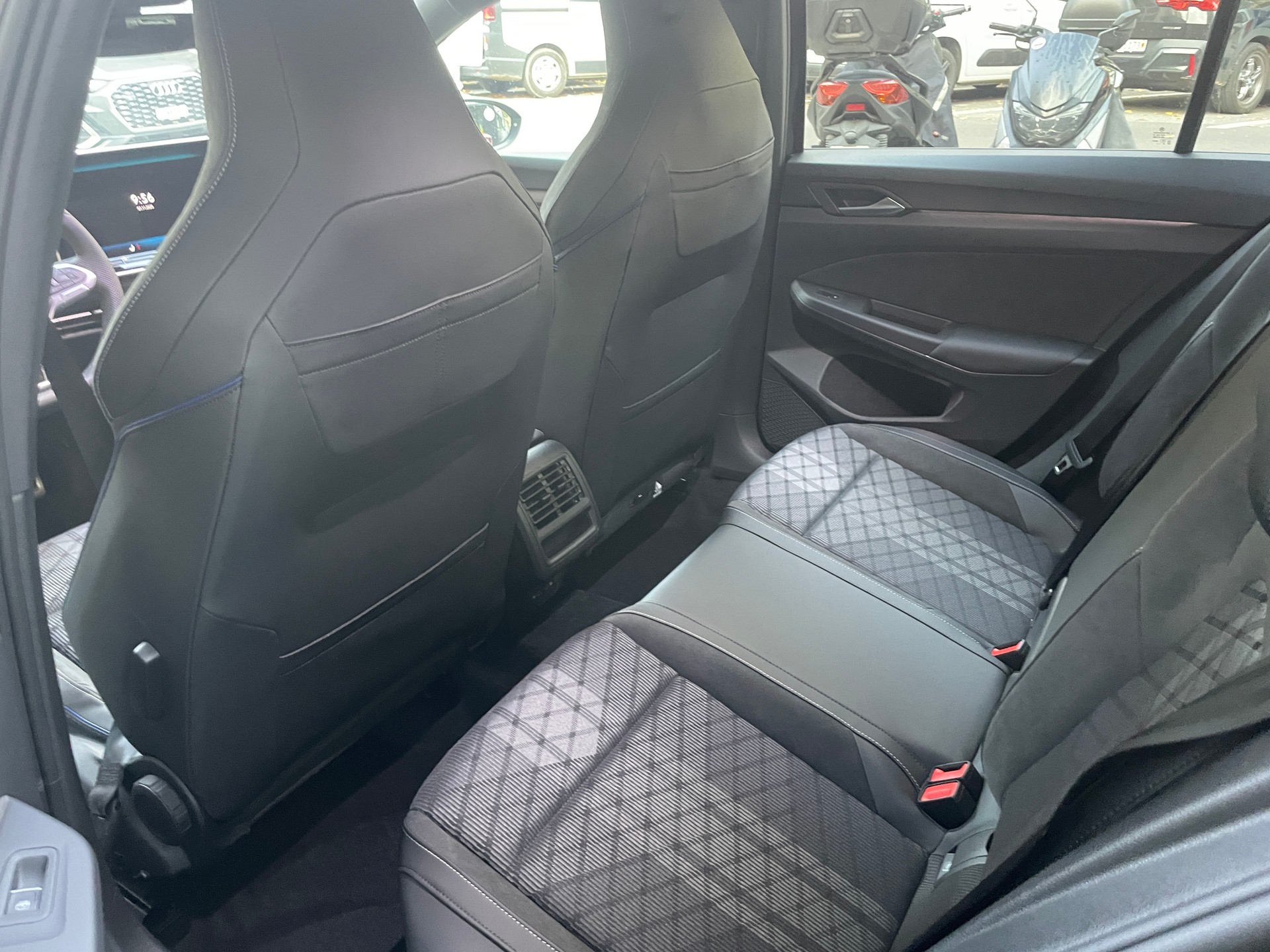 VW Golf 1.5 e TSI R-Line DSG-image-8