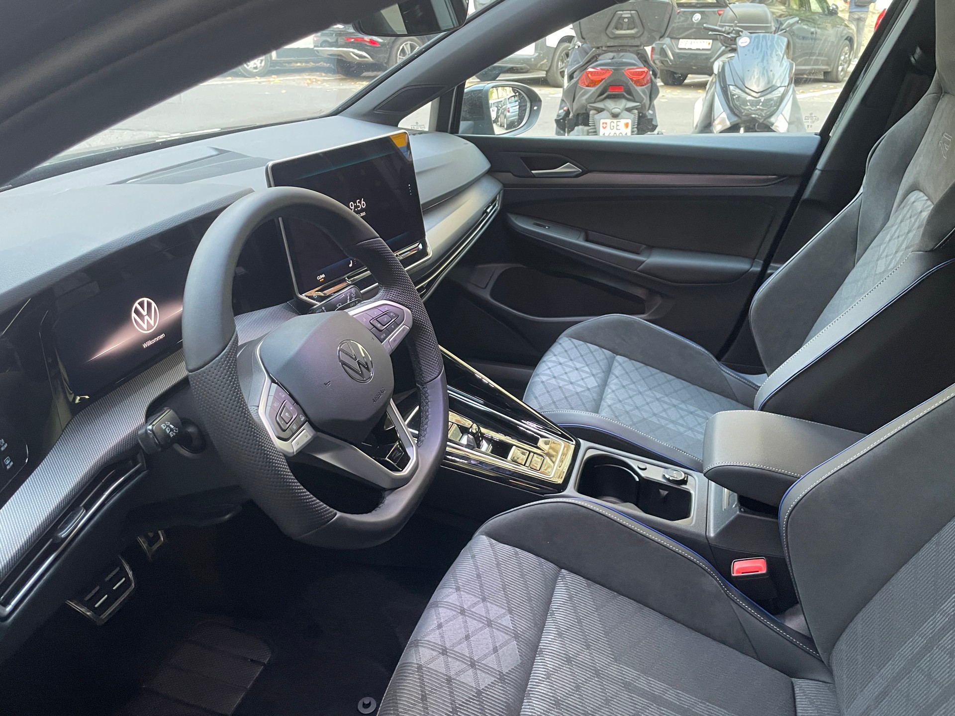 VW Golf 1.5 e TSI R-Line DSG-image-7