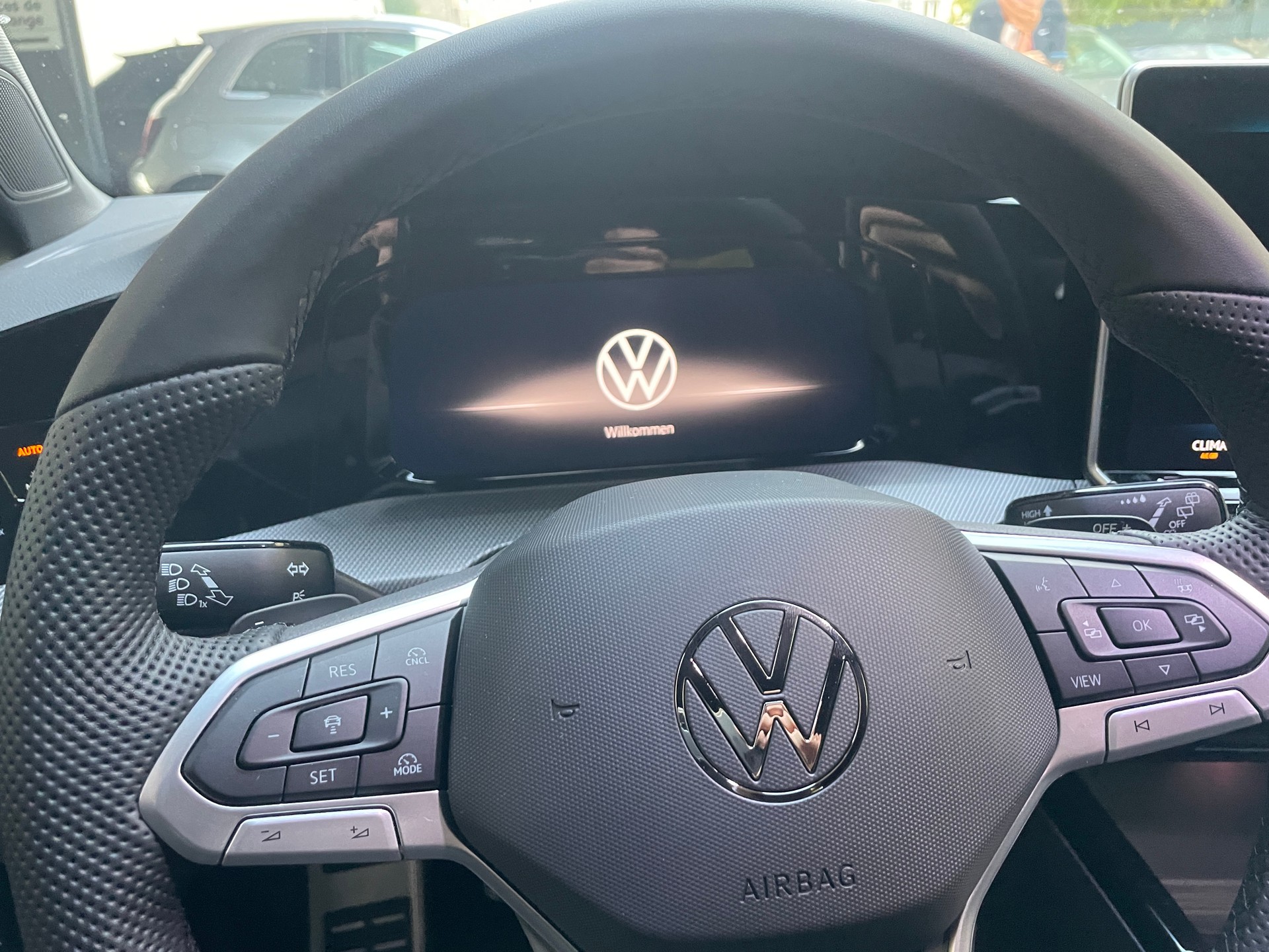 VW Golf 1.5 e TSI R-Line DSG-image-6