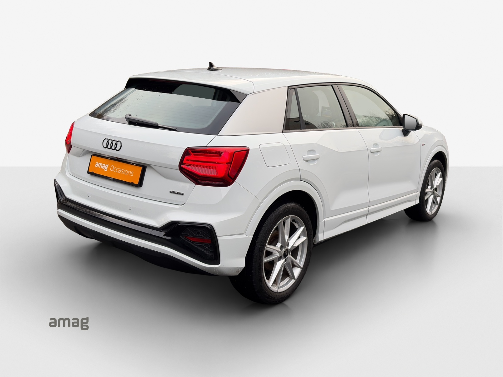 AUDI Q2 40 TFSI S line quattro S-tronic-image-4
