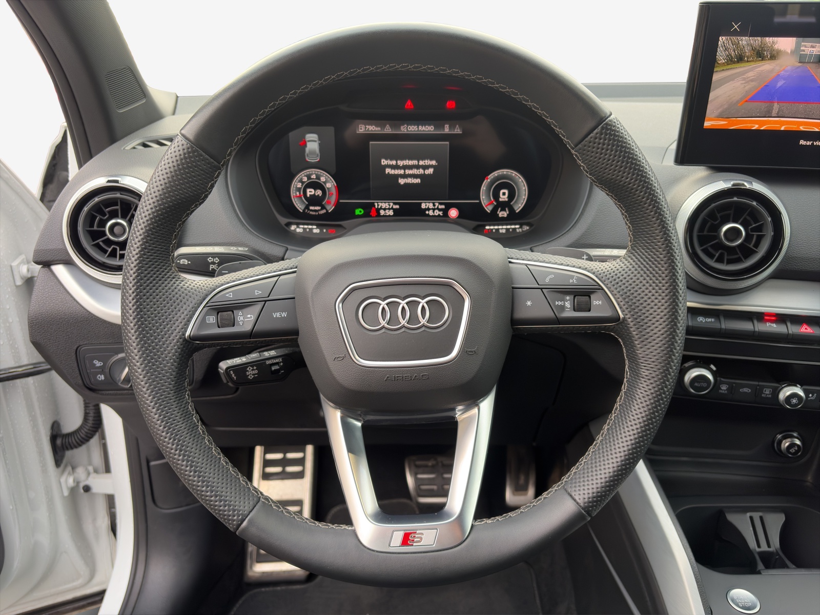 AUDI Q2 40 TFSI S line quattro S-tronic-image-9