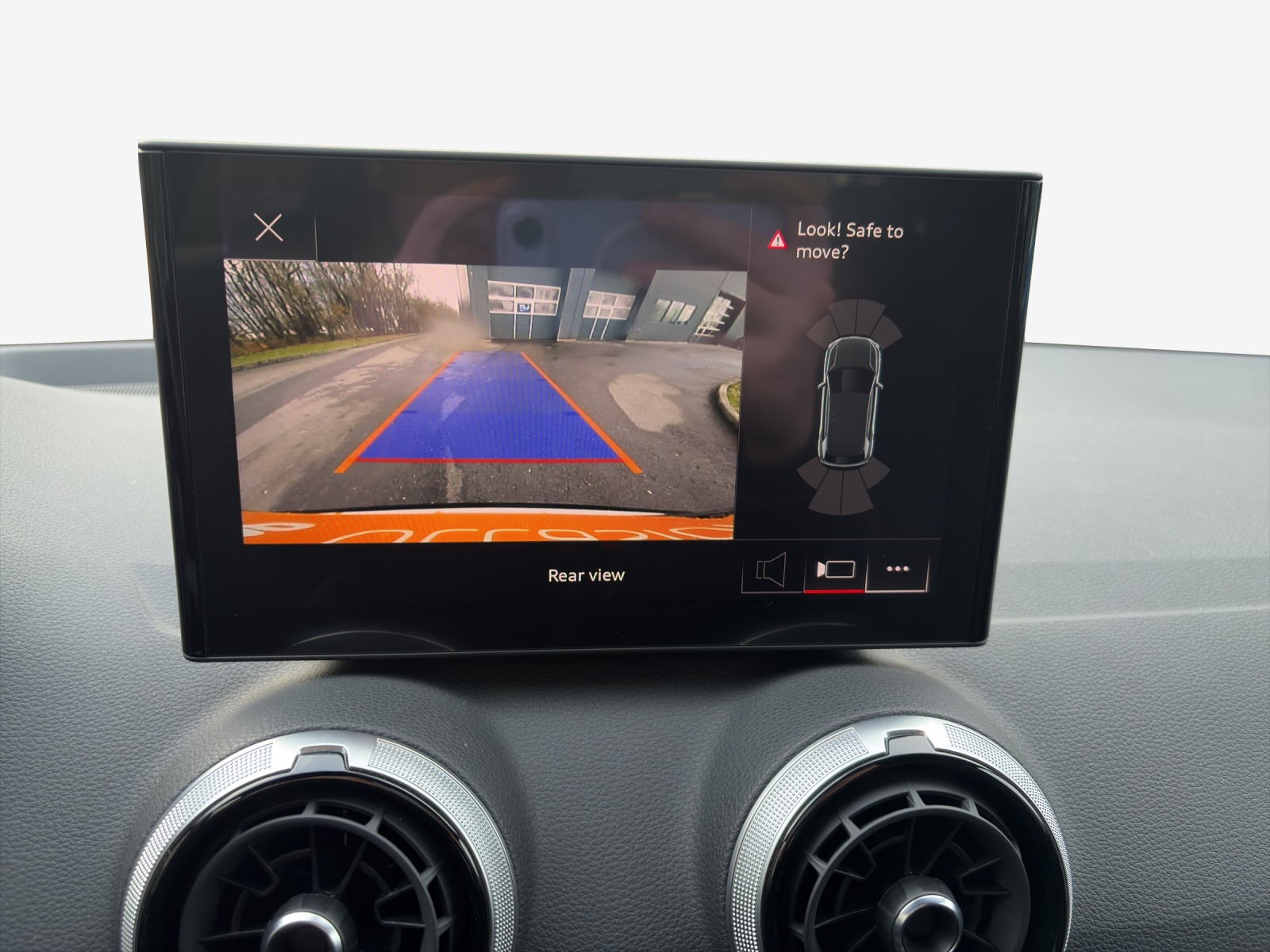 AUDI Q2 40 TFSI S line quattro S-tronic-image-13