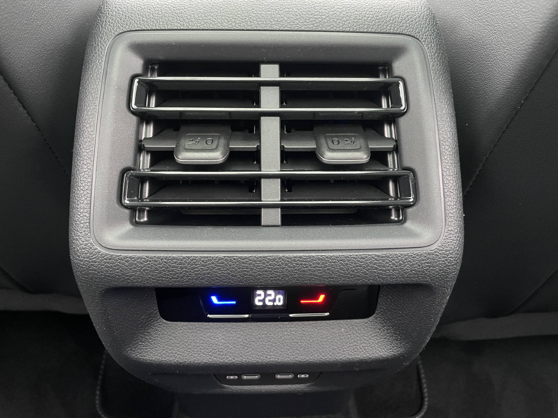 VW Tiguan 2.0 TSI R-Line DSG 4motion-image-25