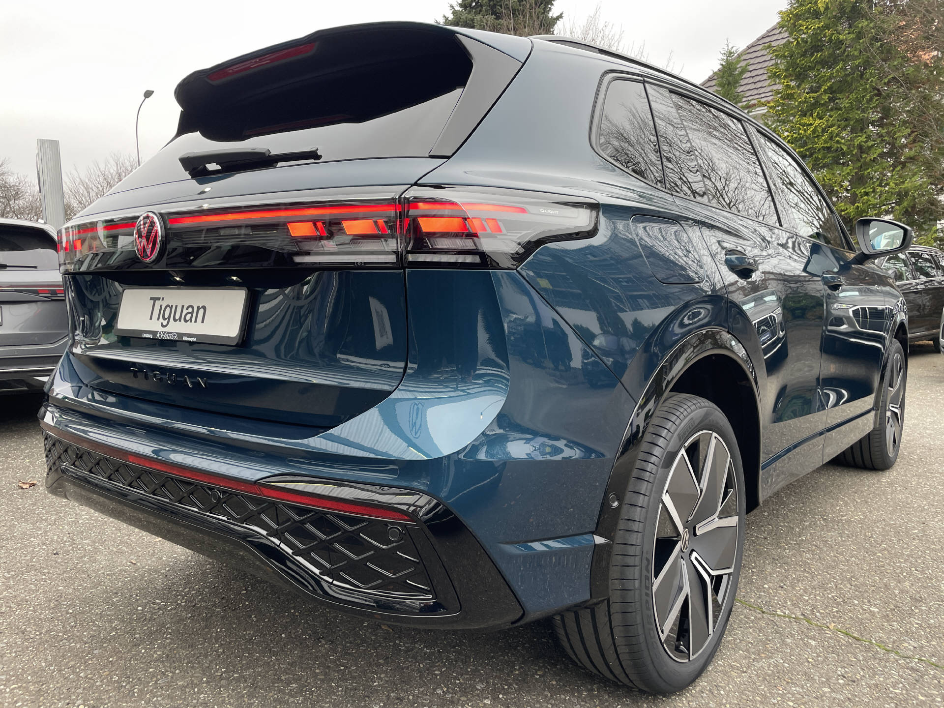 VW Tiguan 2.0 TSI R-Line DSG 4motion-image-3
