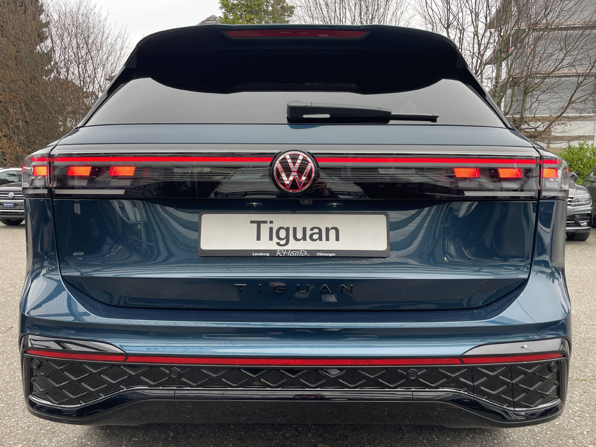 VW Tiguan 2.0 TSI R-Line DSG 4motion-image-4