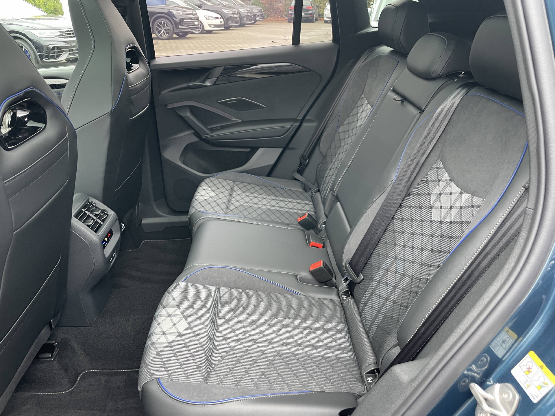 VW Tiguan 2.0 TSI R-Line DSG 4motion-image-10
