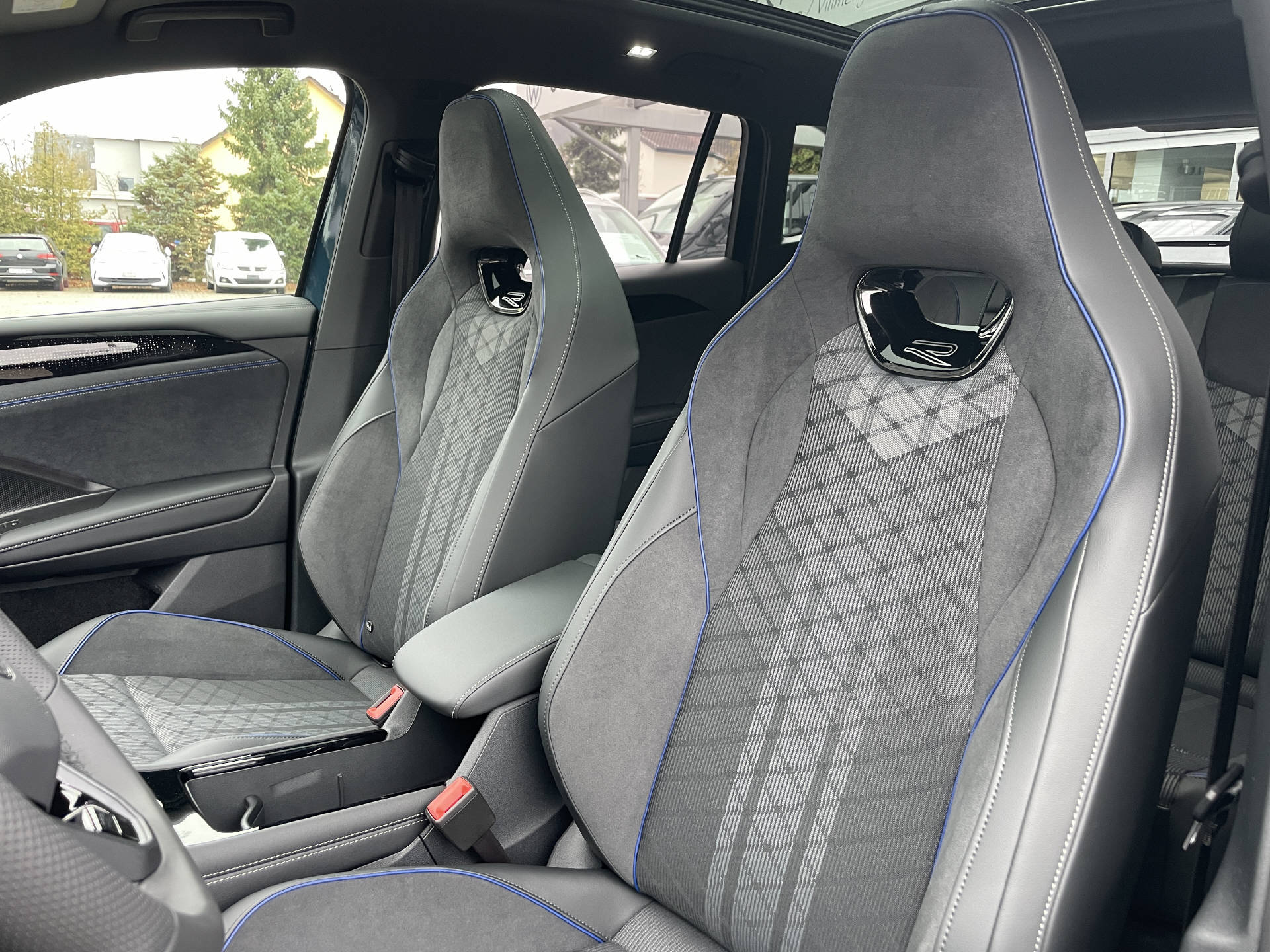 VW Tiguan 2.0 TSI R-Line DSG 4motion-image-7