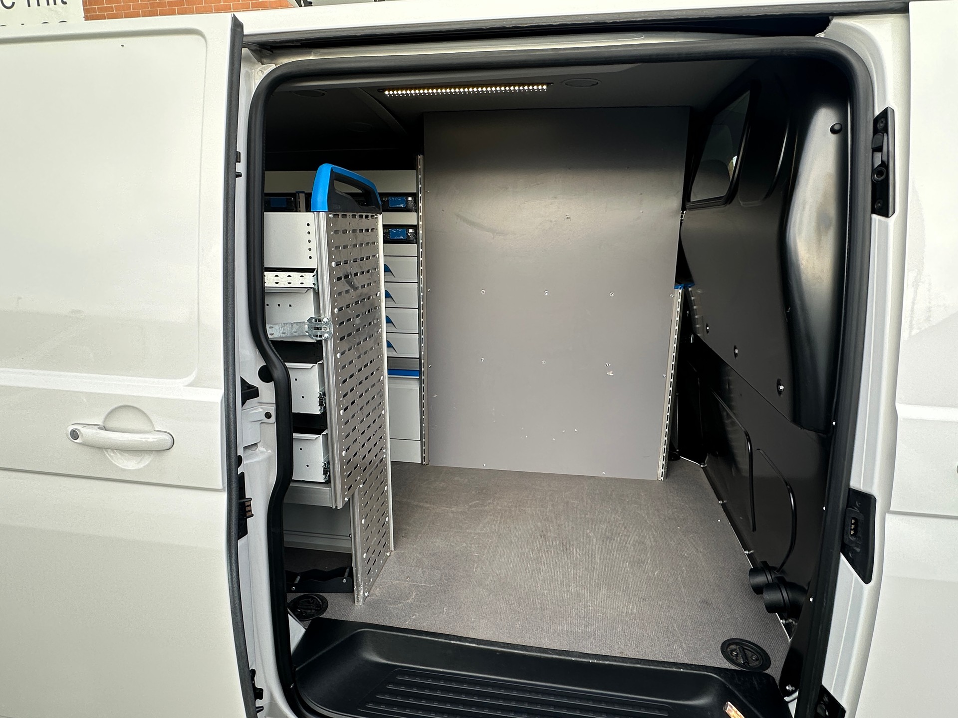 VW T6 2.0 TDI DSG-image-13