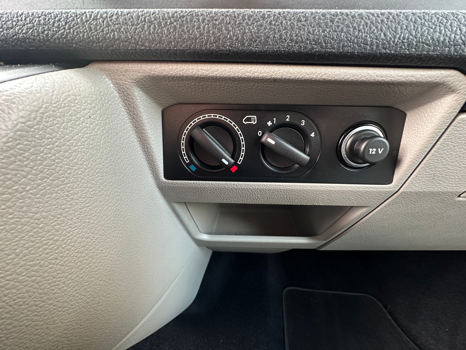 VW T6 2.0 TDI DSG-image-8