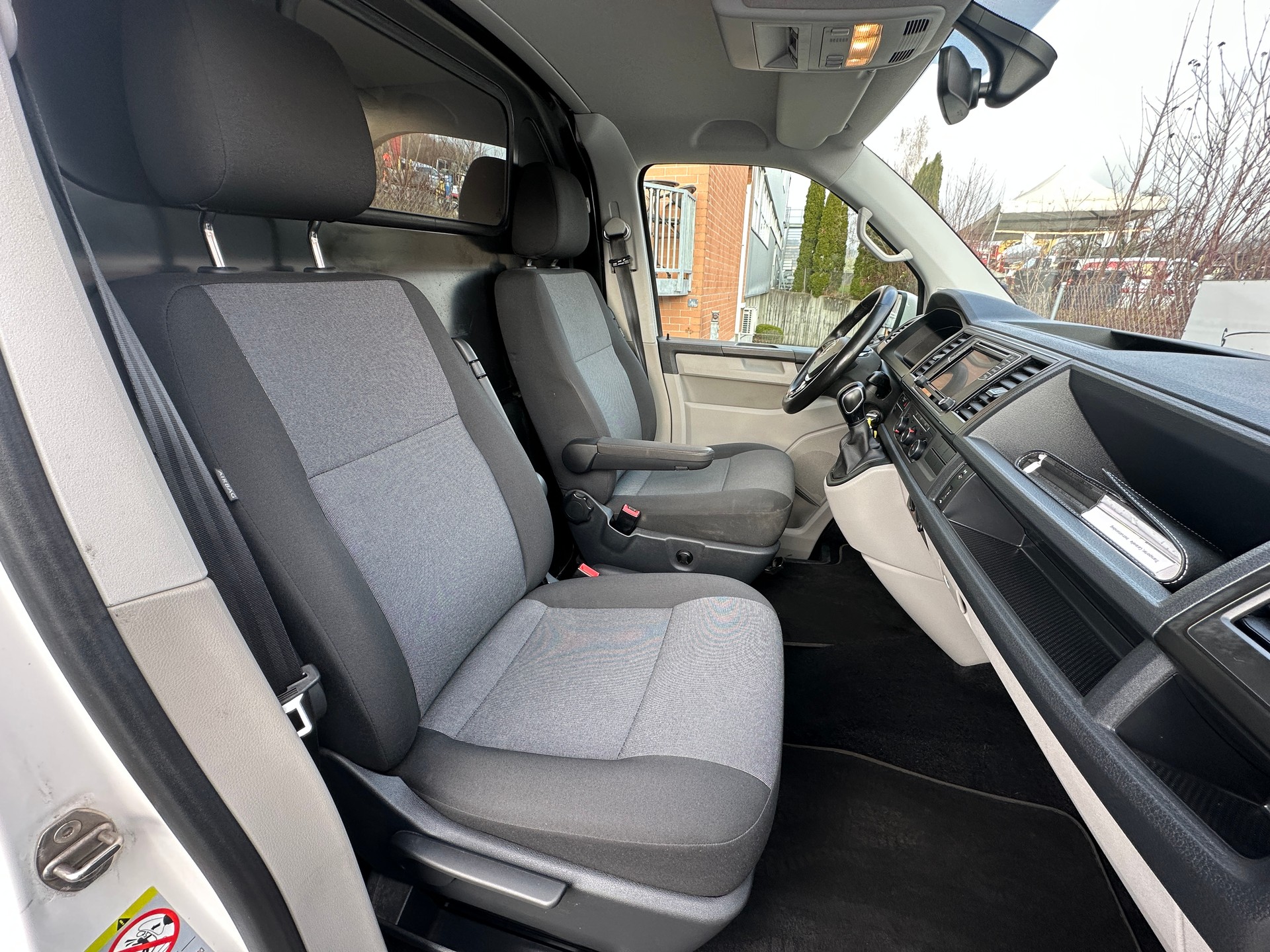VW T6 2.0 TDI DSG-image-9