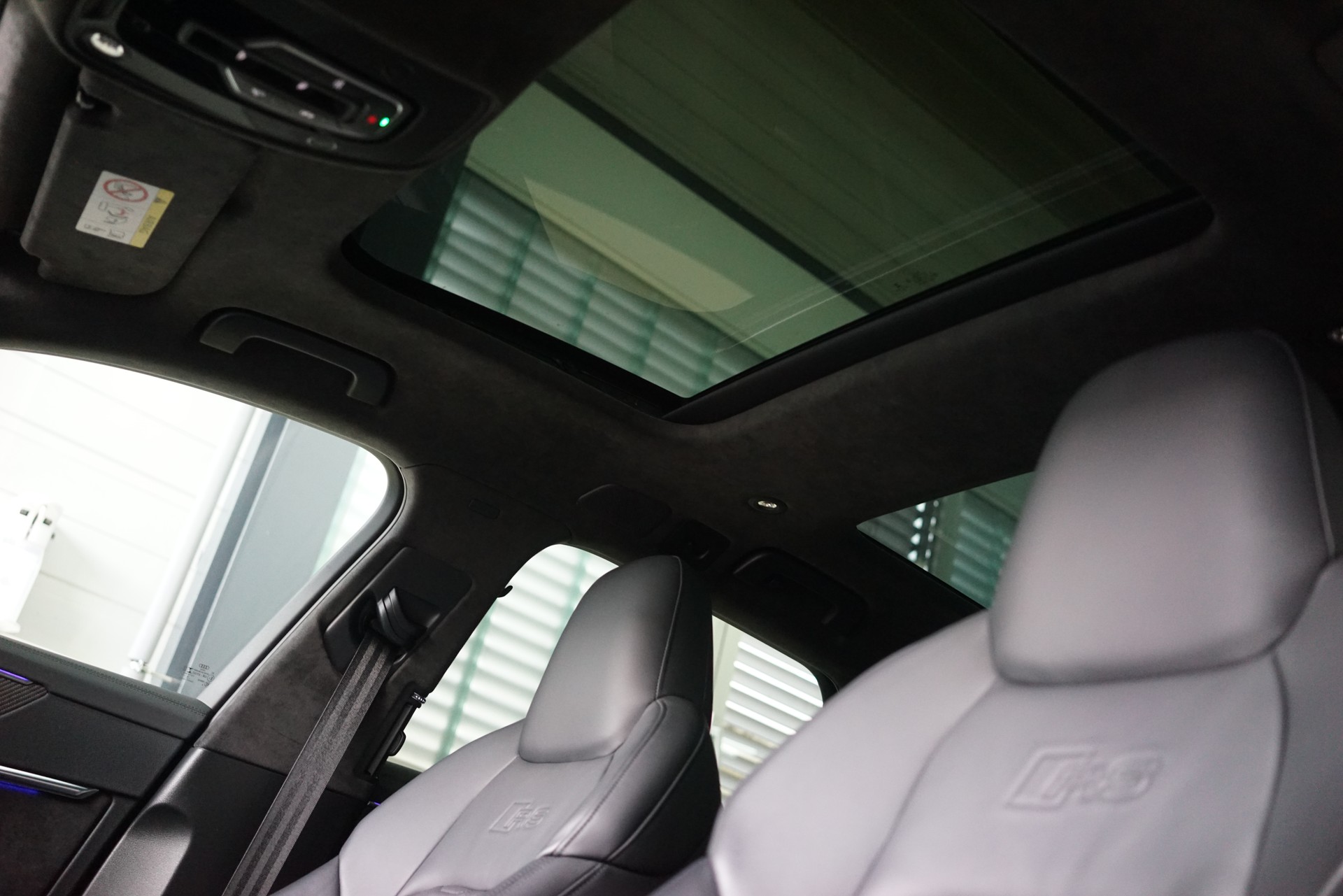 AUDI RS6 Avant 4.0 TFSI V8 quattro-image-25