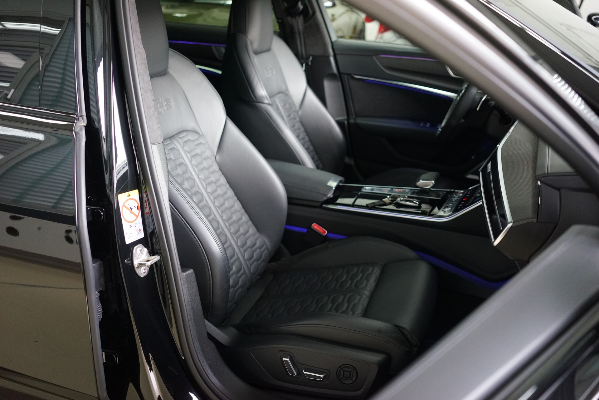 AUDI RS6 Avant 4.0 TFSI V8 quattro-image-31
