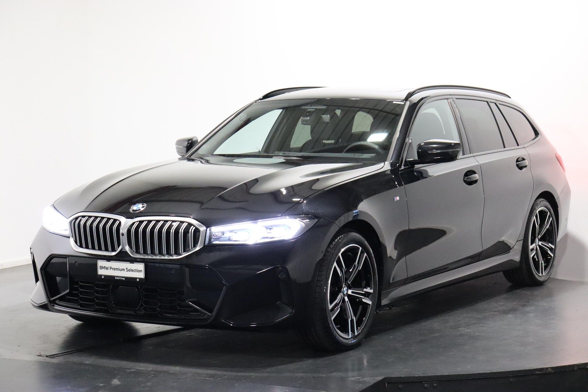 BMW 320d xDrive SAG Touring-image-0