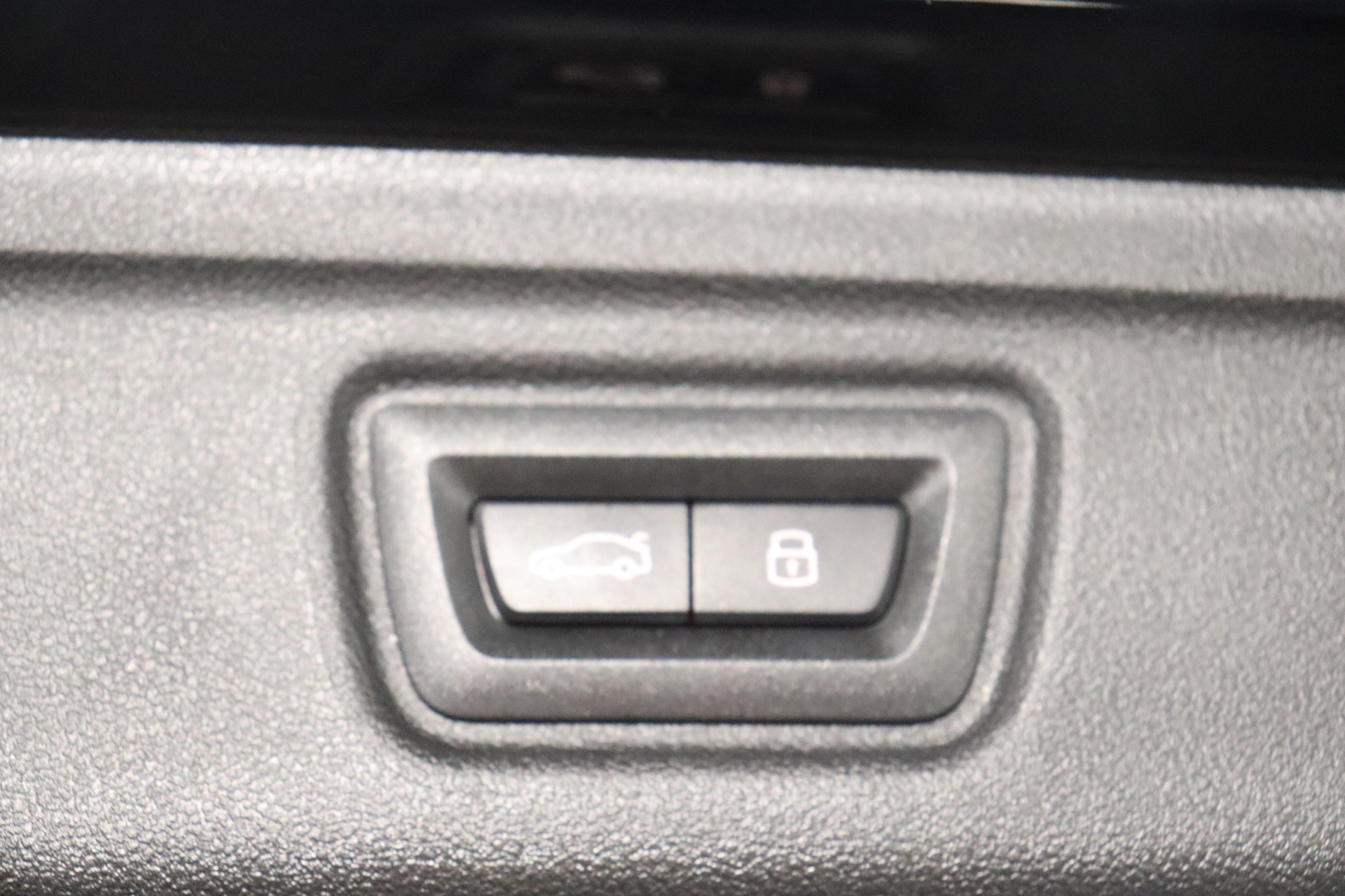 BMW 320d xDrive SAG Touring-image-17