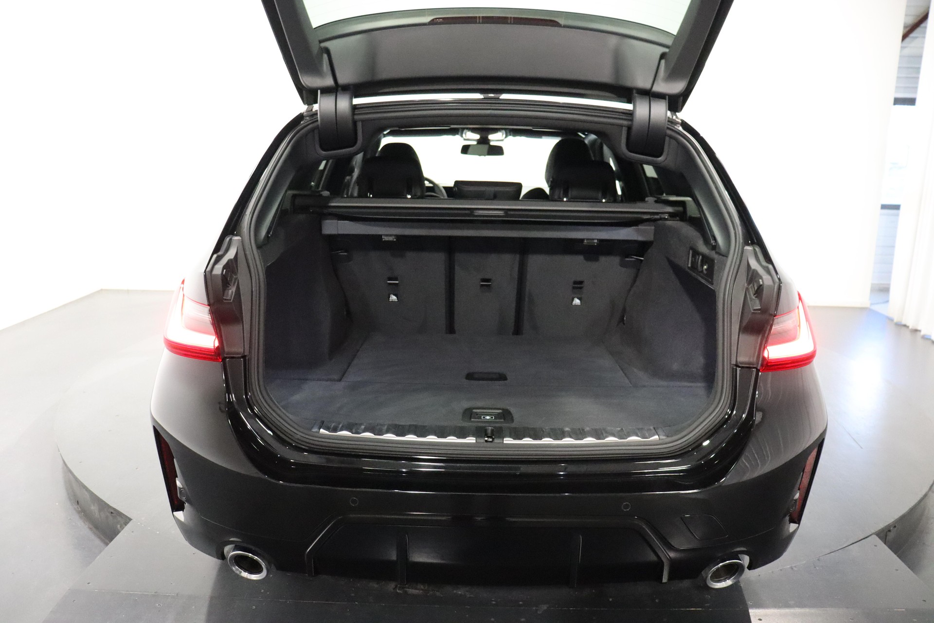 BMW 320d xDrive SAG Touring-image-4