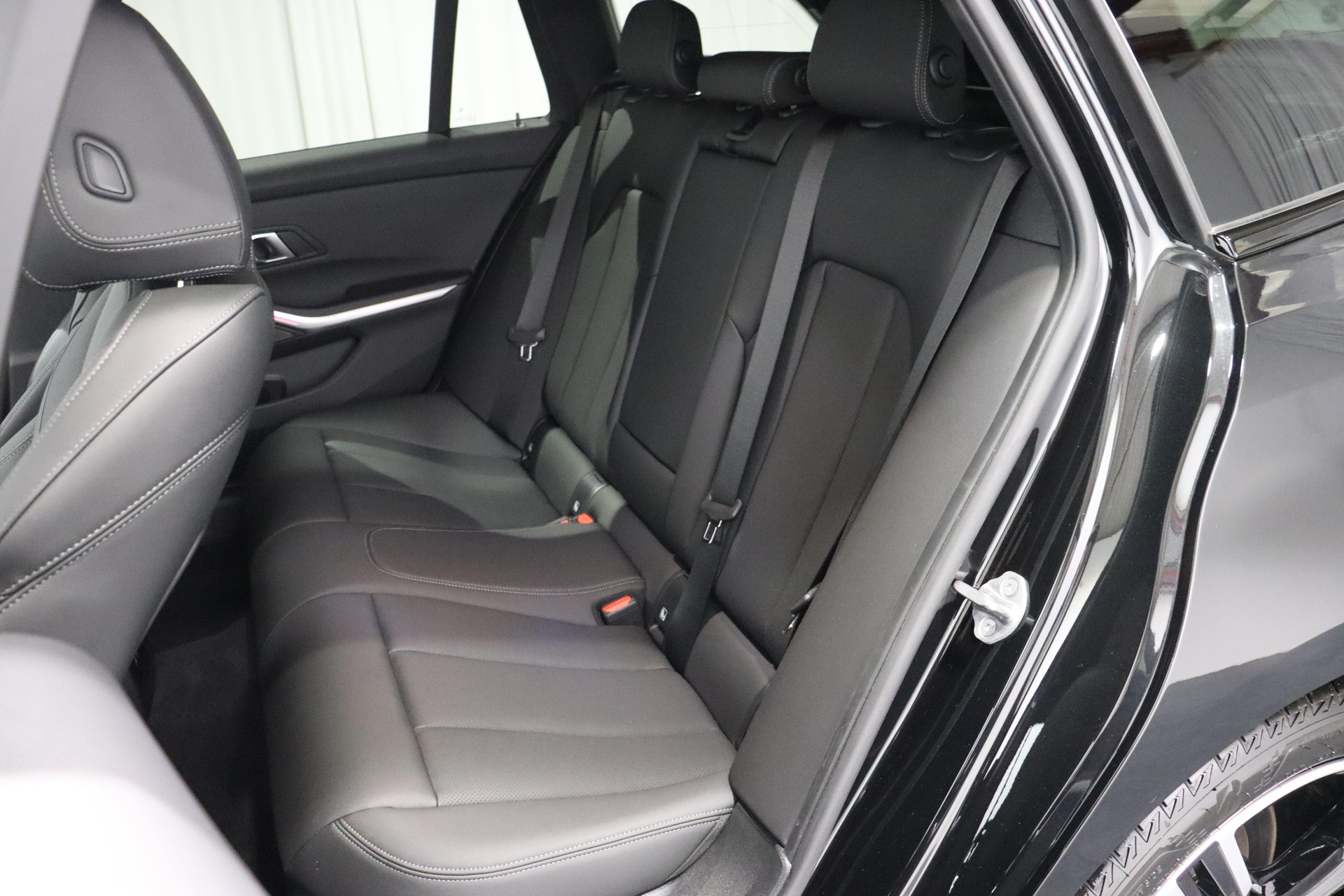 BMW 320d xDrive SAG Touring-image-9