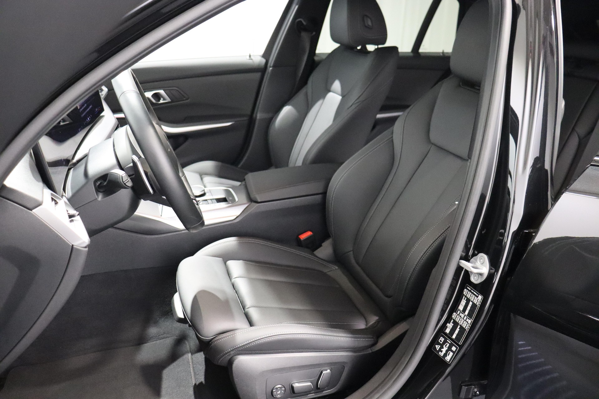BMW 320d xDrive SAG Touring-image-8
