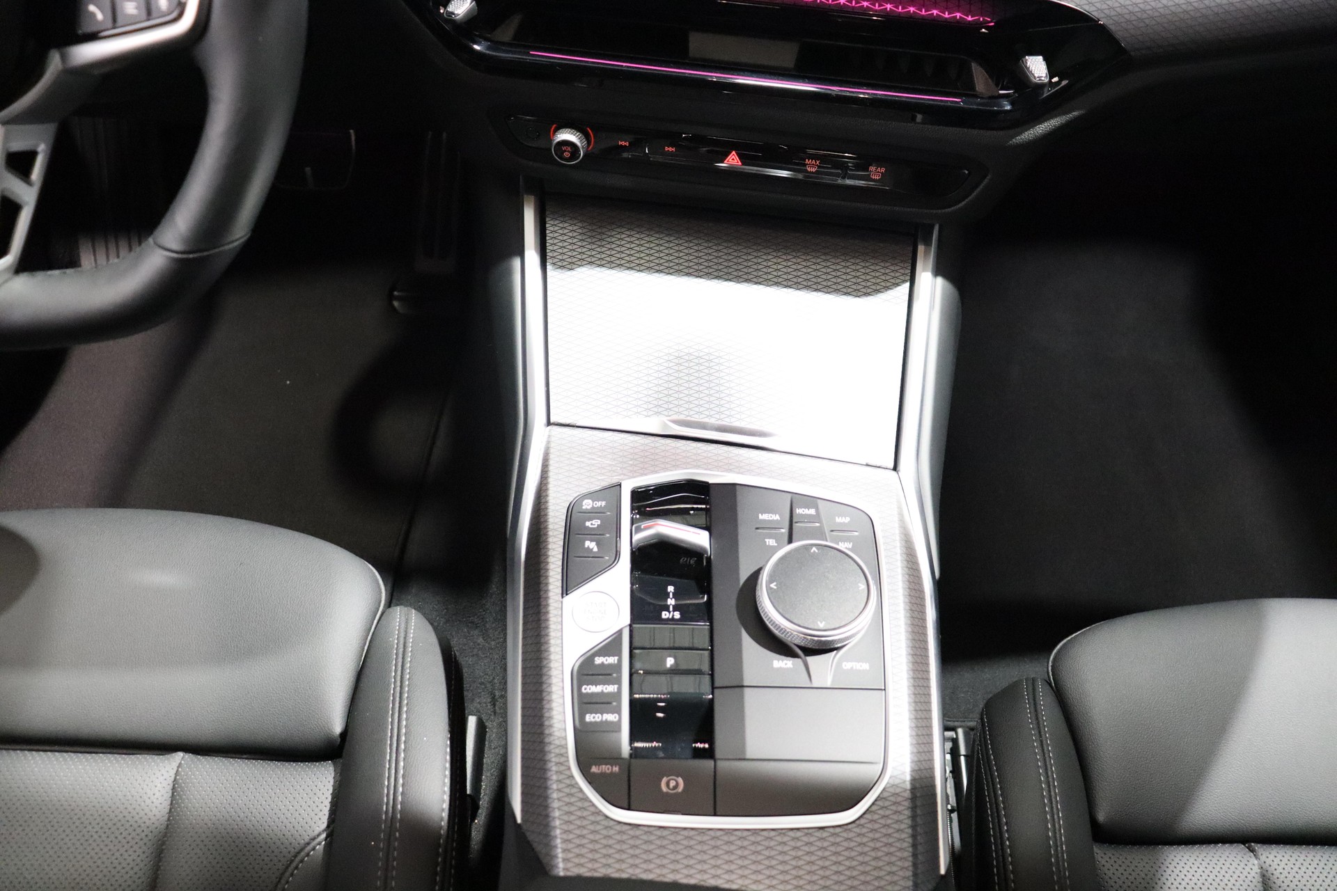 BMW 320d xDrive SAG Touring-image-10