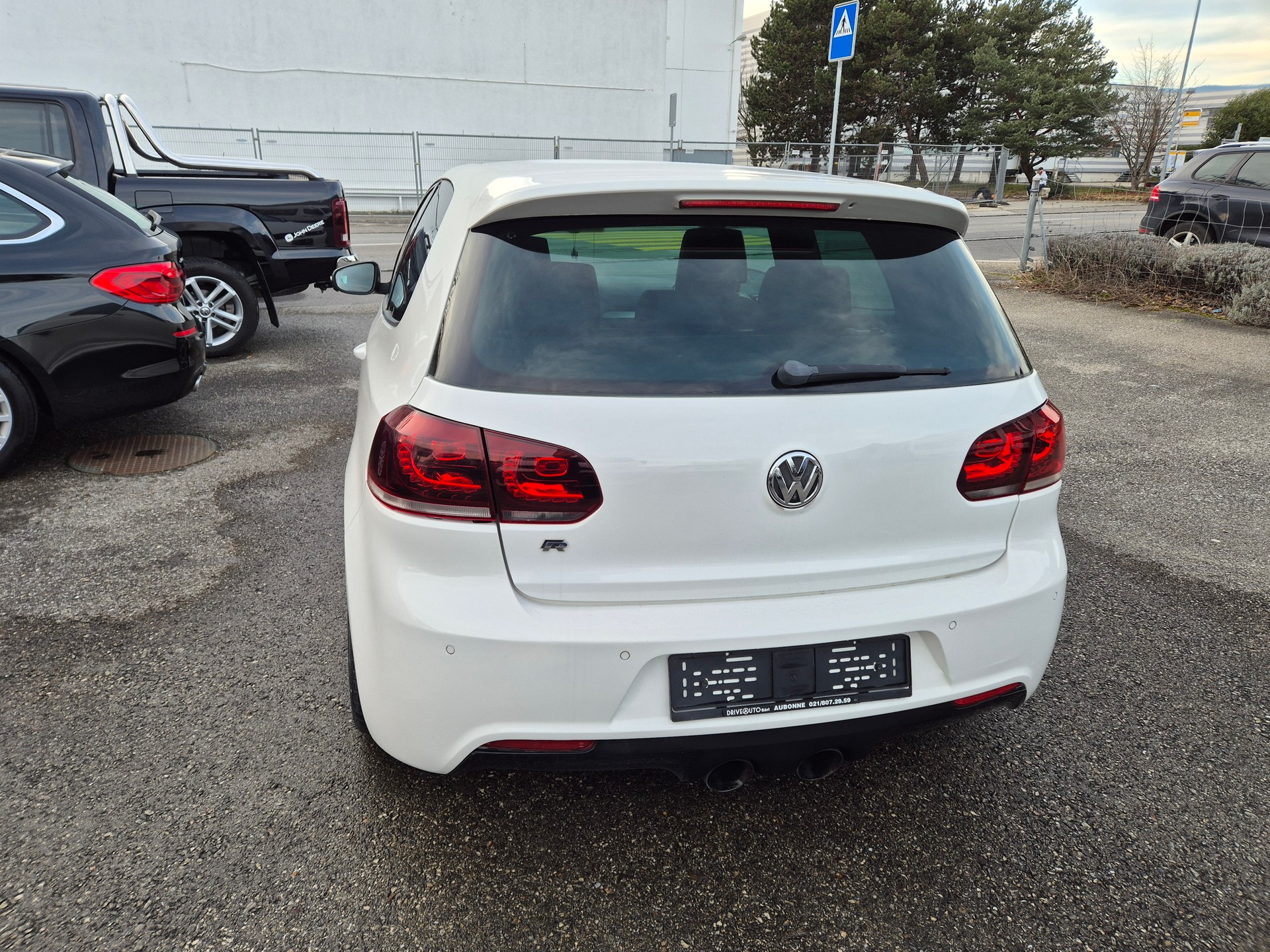 VW Golf 2.0 TSI R 4Motion-image-4