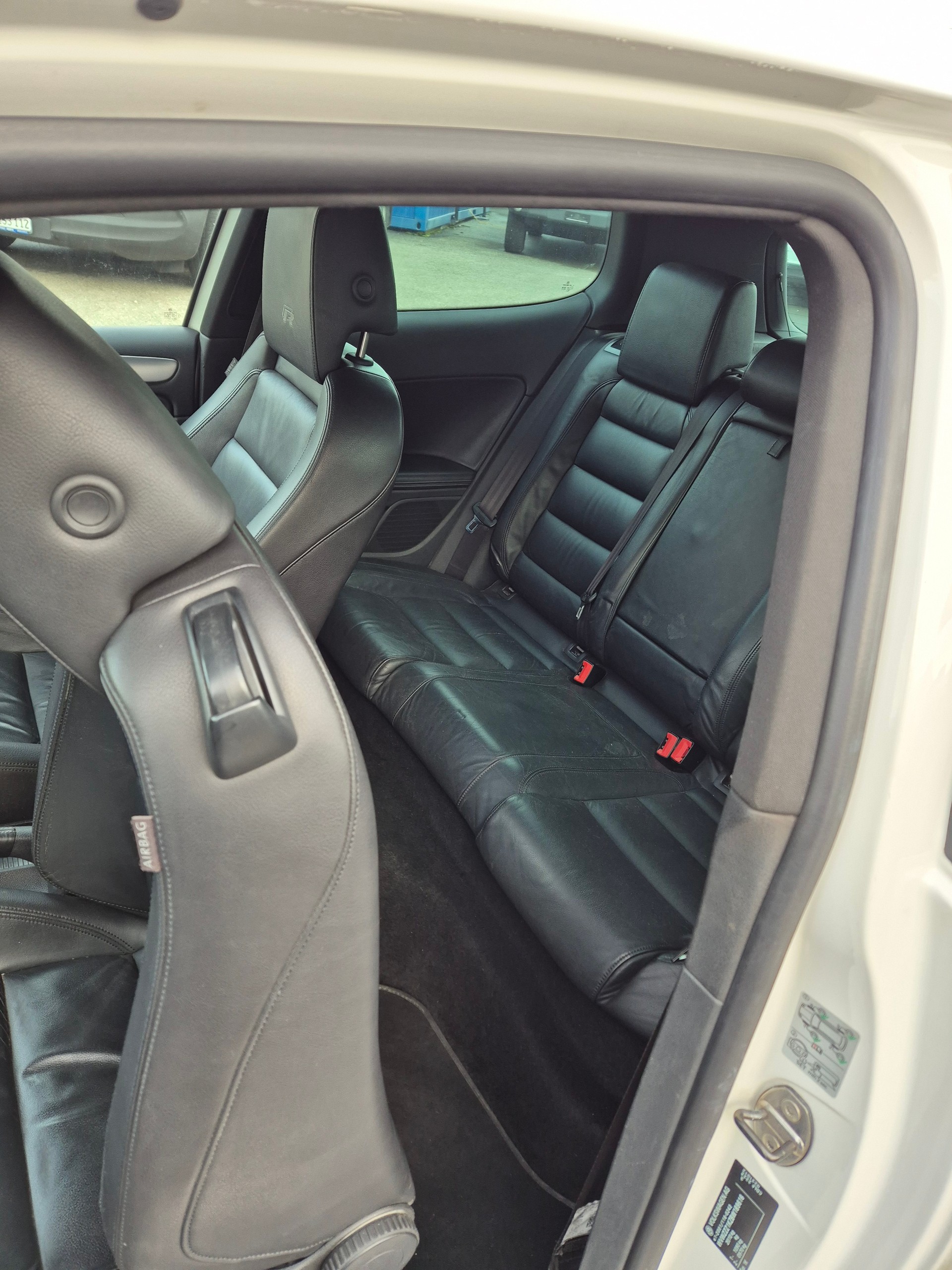 VW Golf 2.0 TSI R 4Motion-image-10
