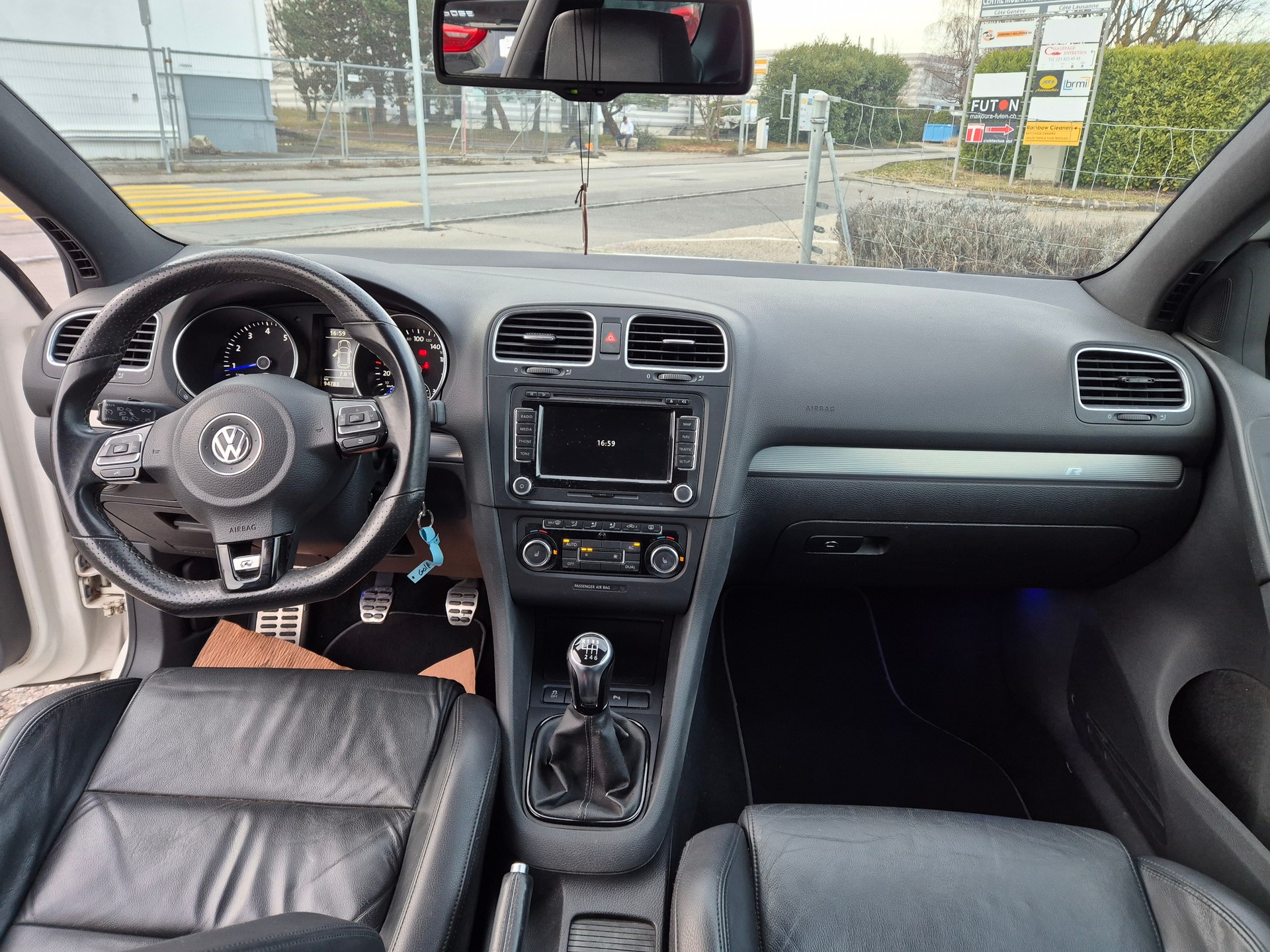 VW Golf 2.0 TSI R 4Motion-image-5