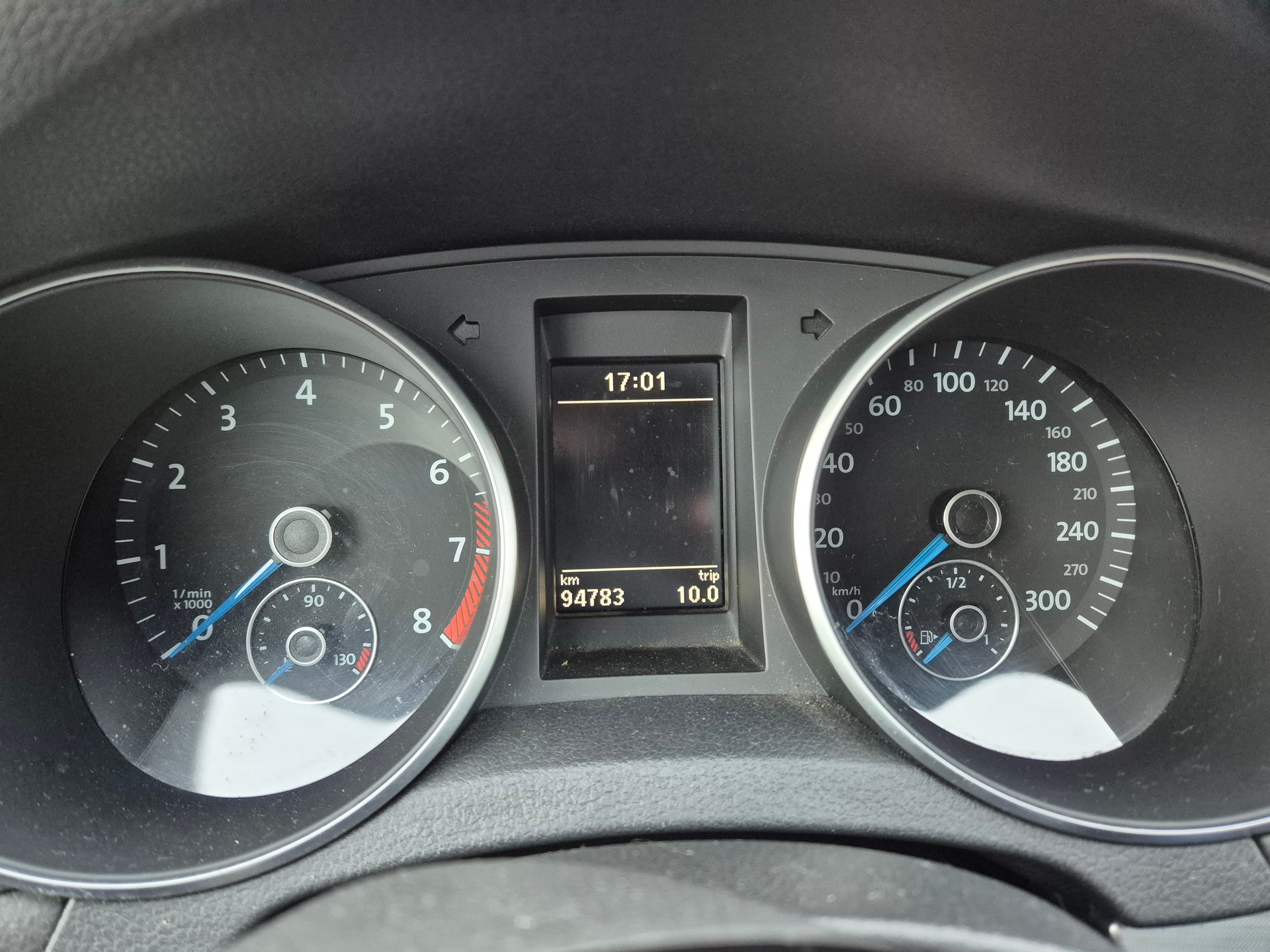 VW Golf 2.0 TSI R 4Motion-image-7