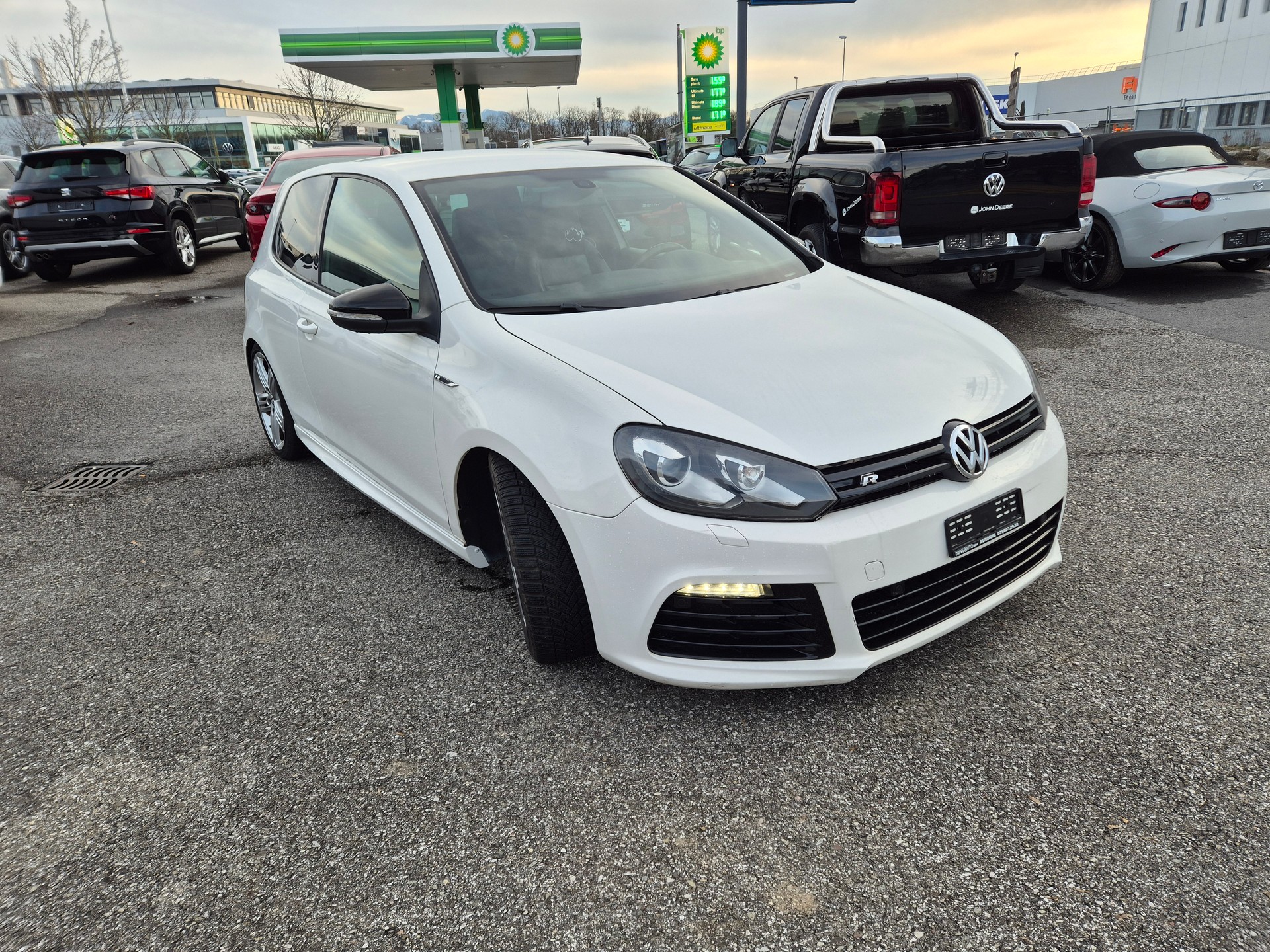 VW Golf 2.0 TSI R 4Motion-image-1