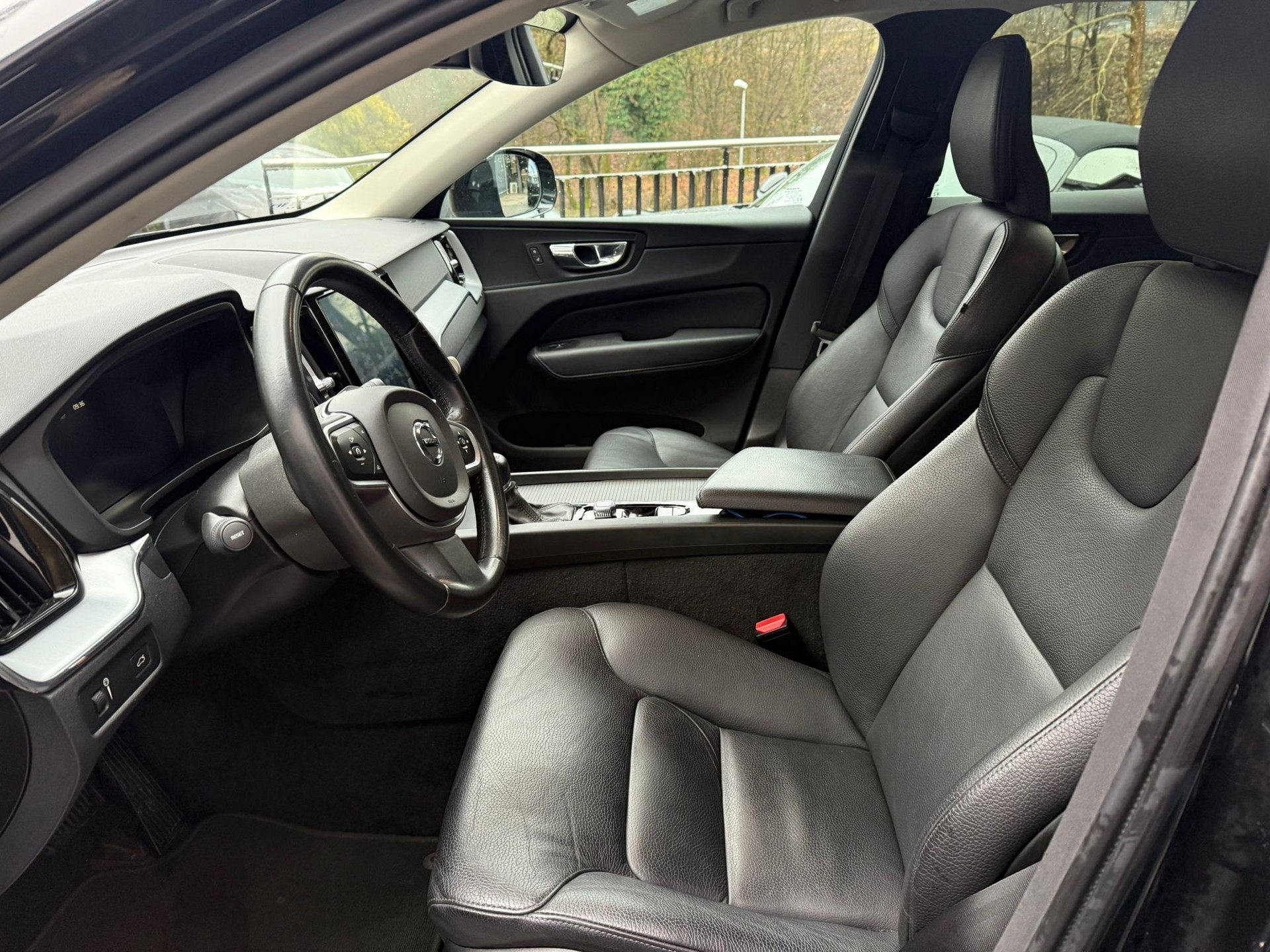 VOLVO XC60 T5 R-Design Geartronic-image-7